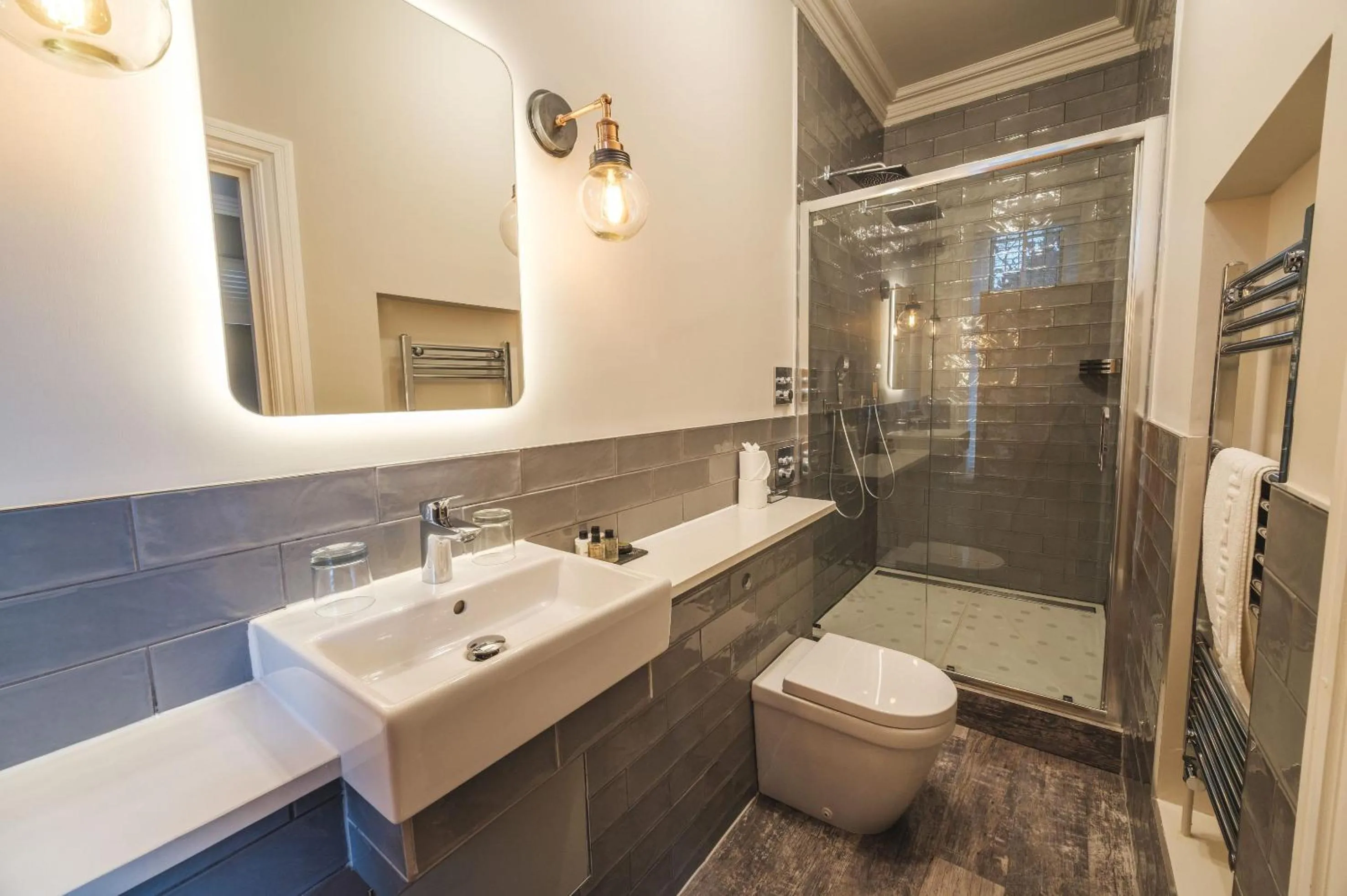 Shower in The Fleece Hotel Richmond