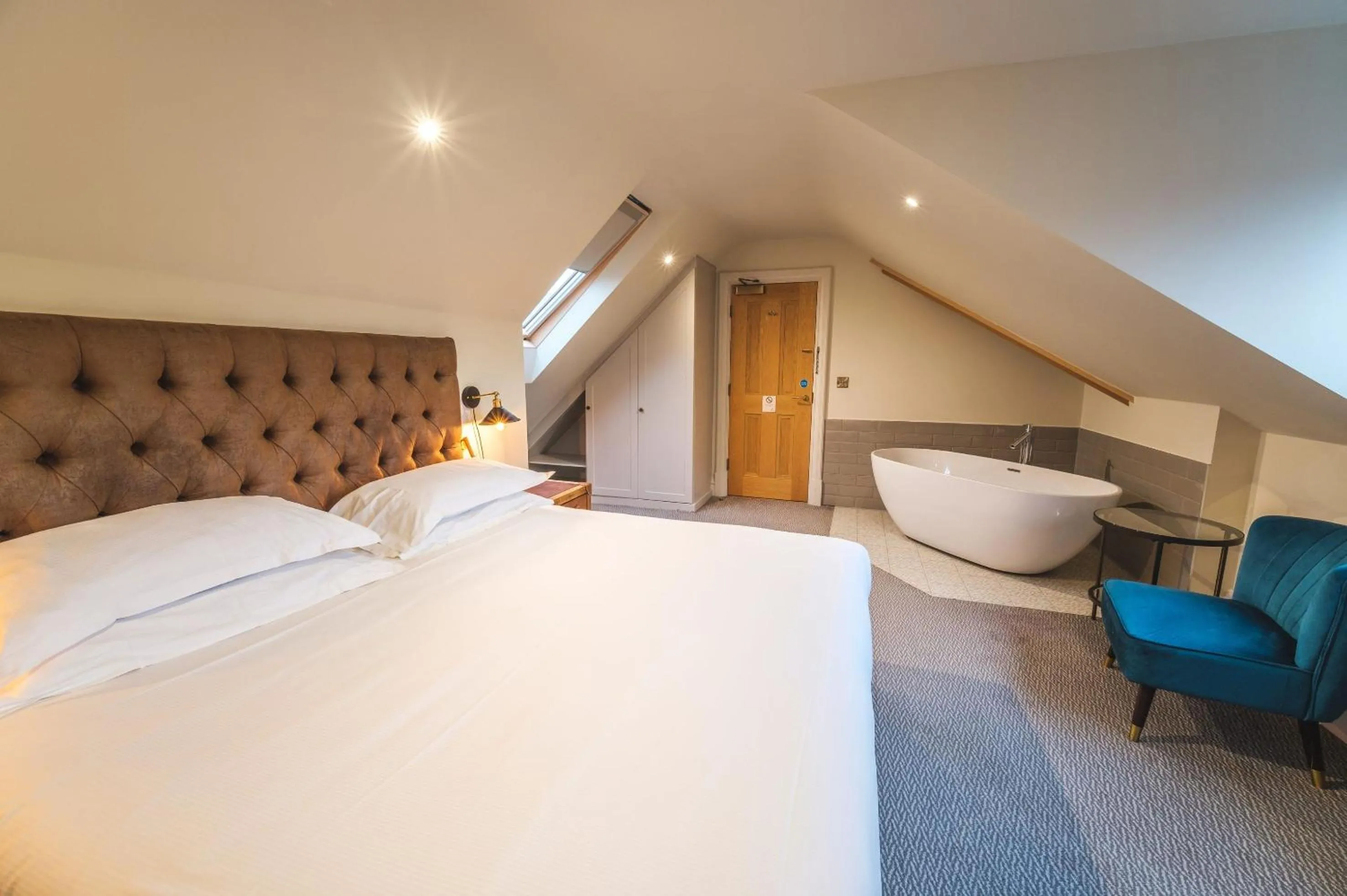 Bed in The Fleece Hotel Richmond