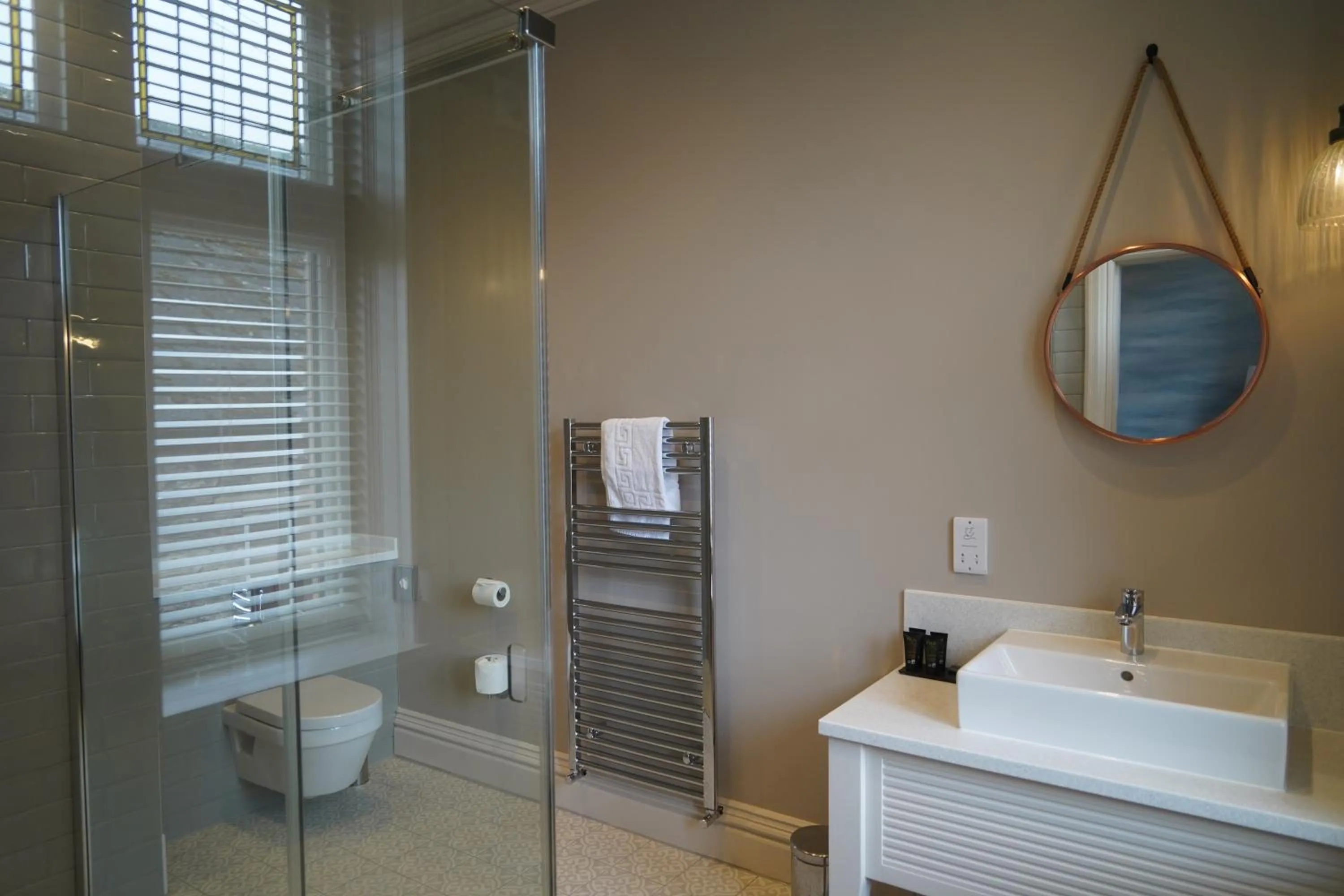 Shower in The Fleece Hotel Richmond