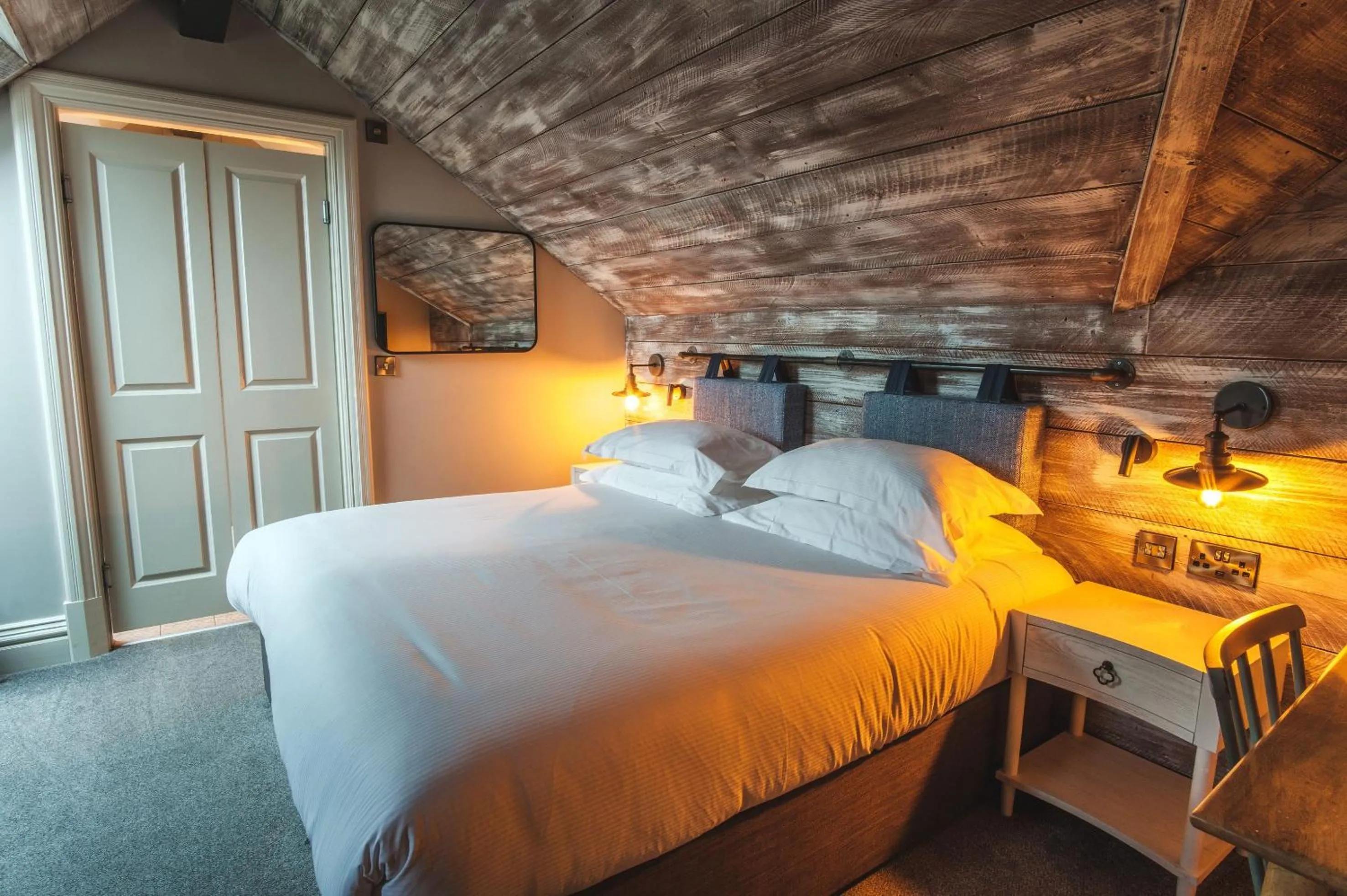 Bed in The Fleece Hotel Richmond