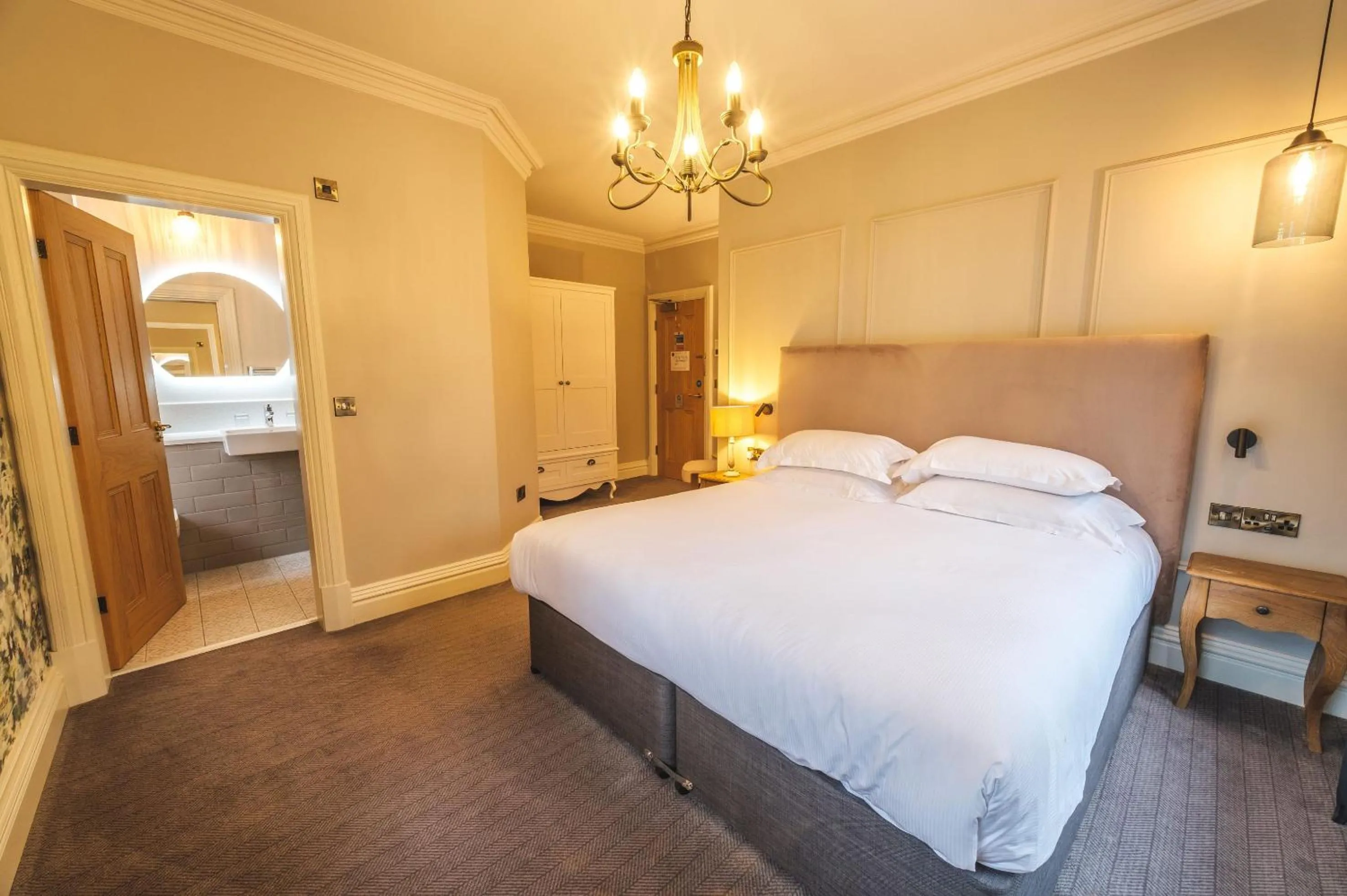 Bed in The Fleece Hotel Richmond