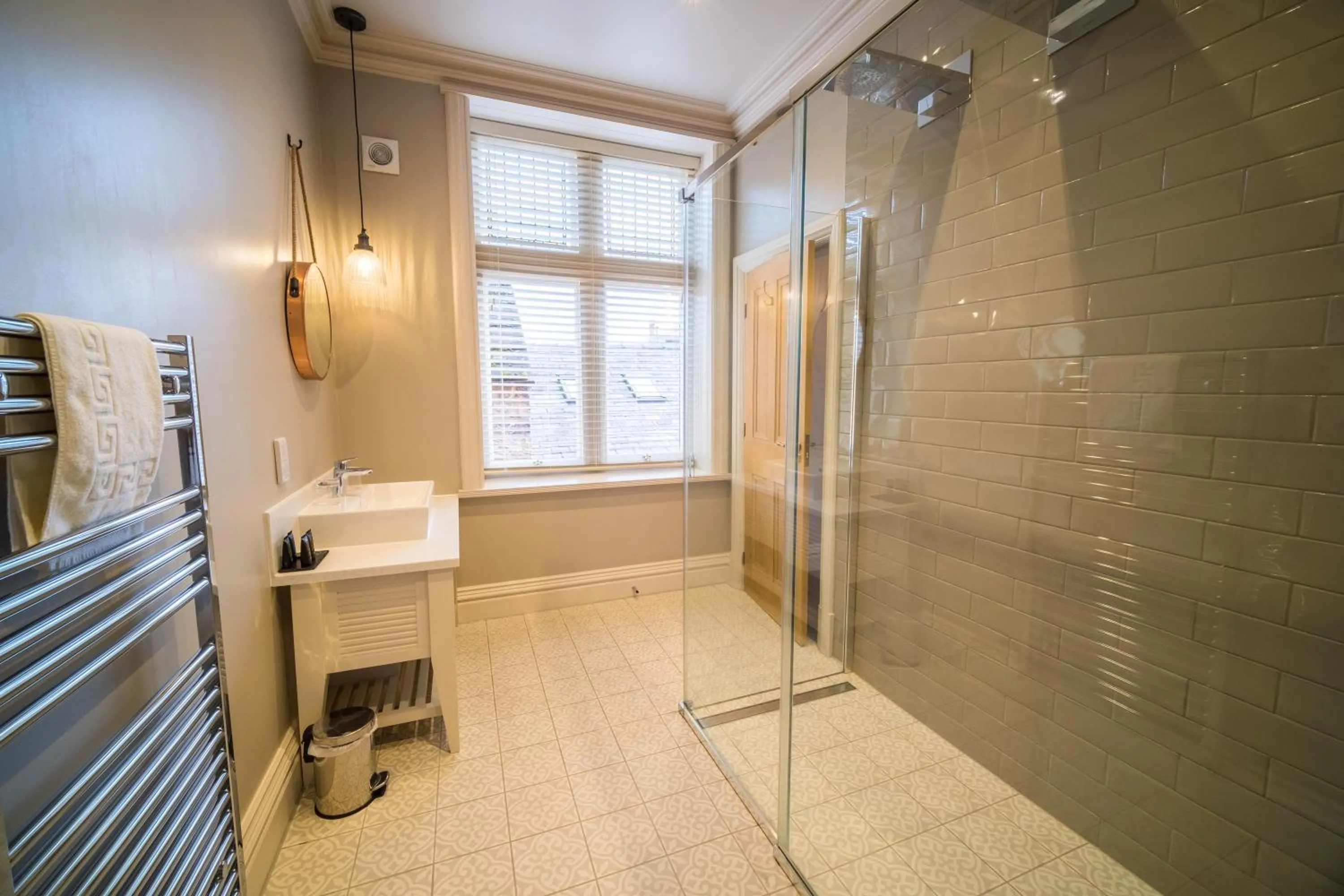 Shower in The Fleece Hotel Richmond