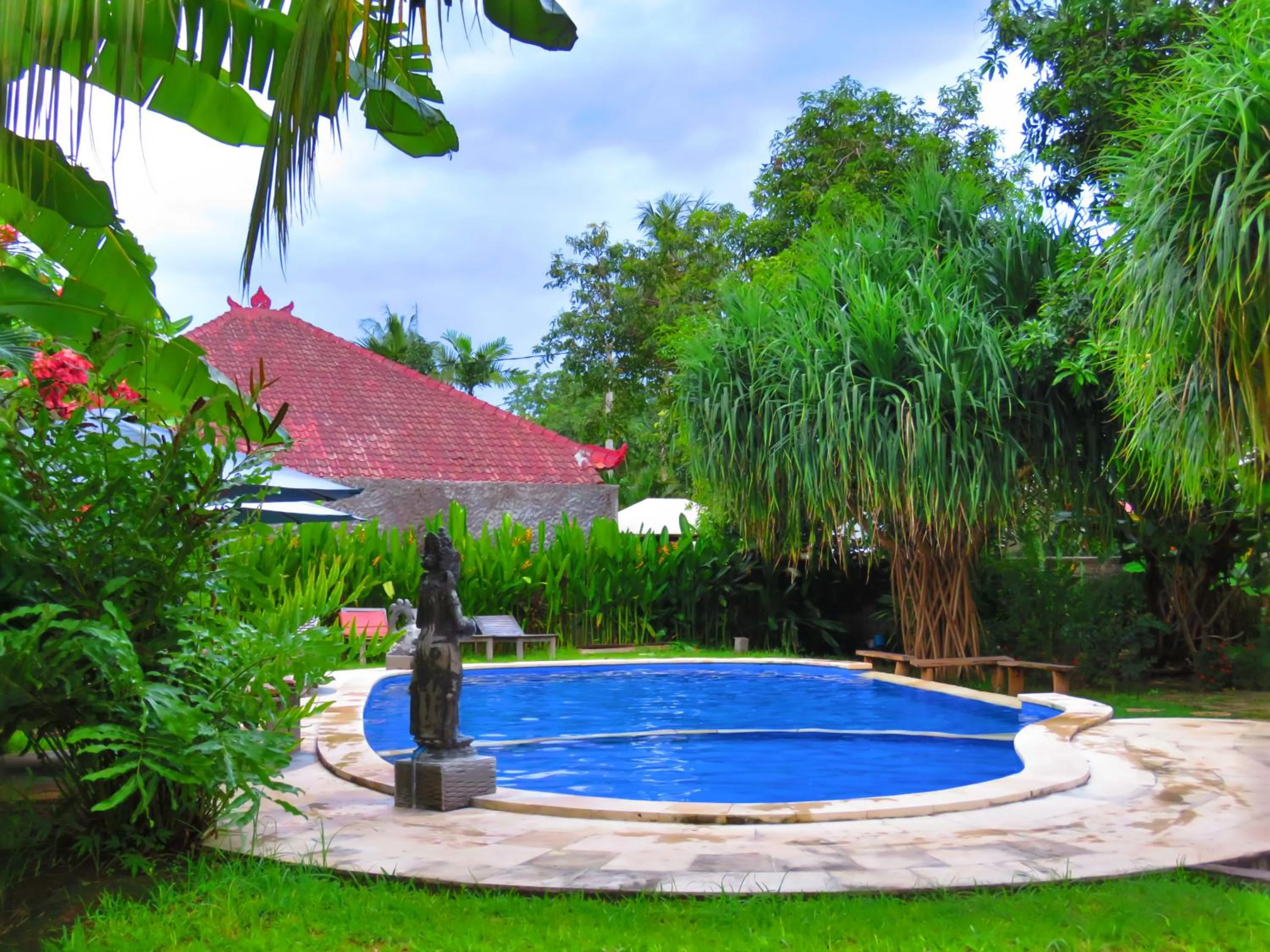 Swimming pool in Suka Sari Cottages