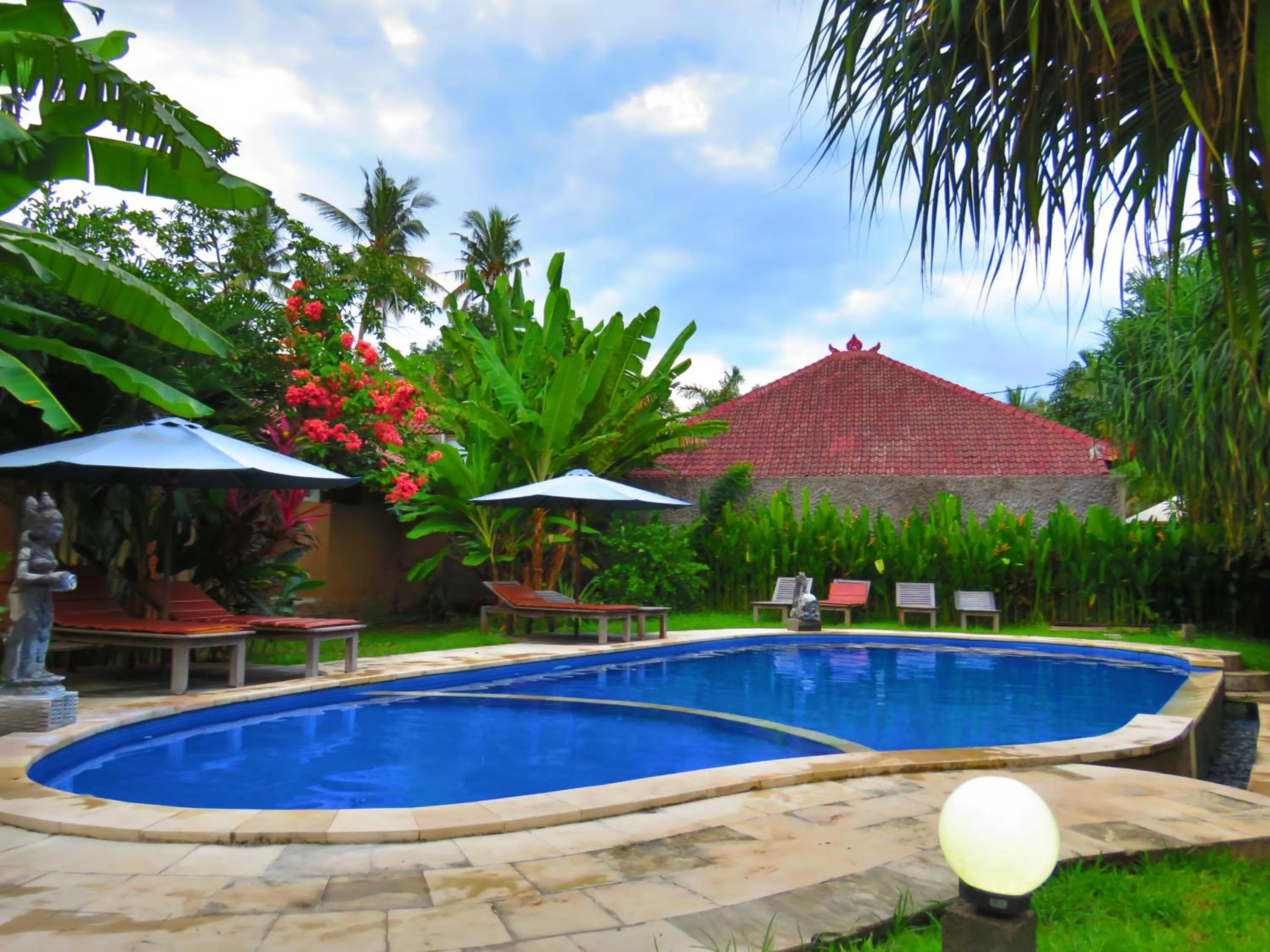 Swimming pool in Suka Sari Cottages