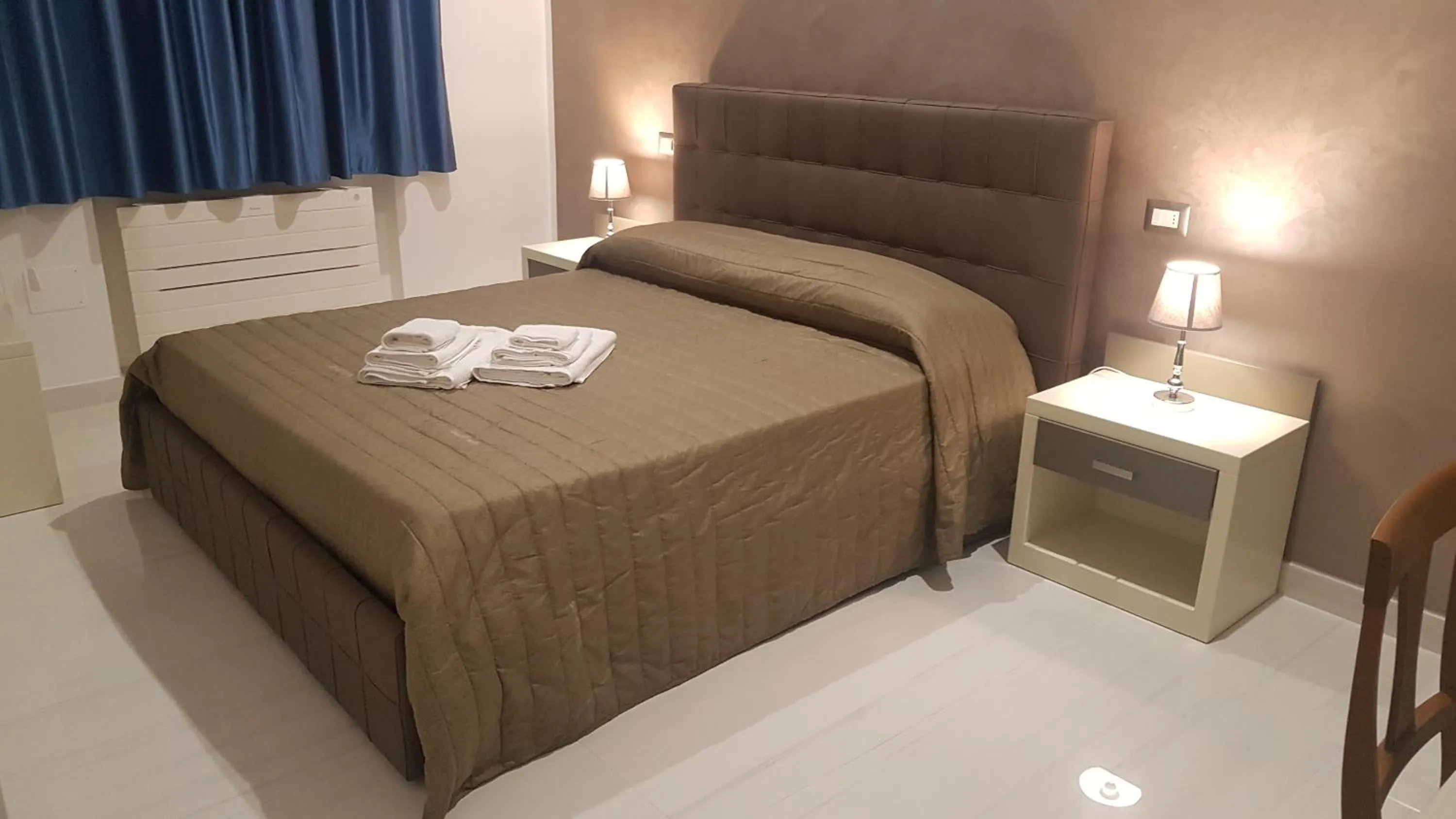 Bed in Madigans rooms bed&breakfast