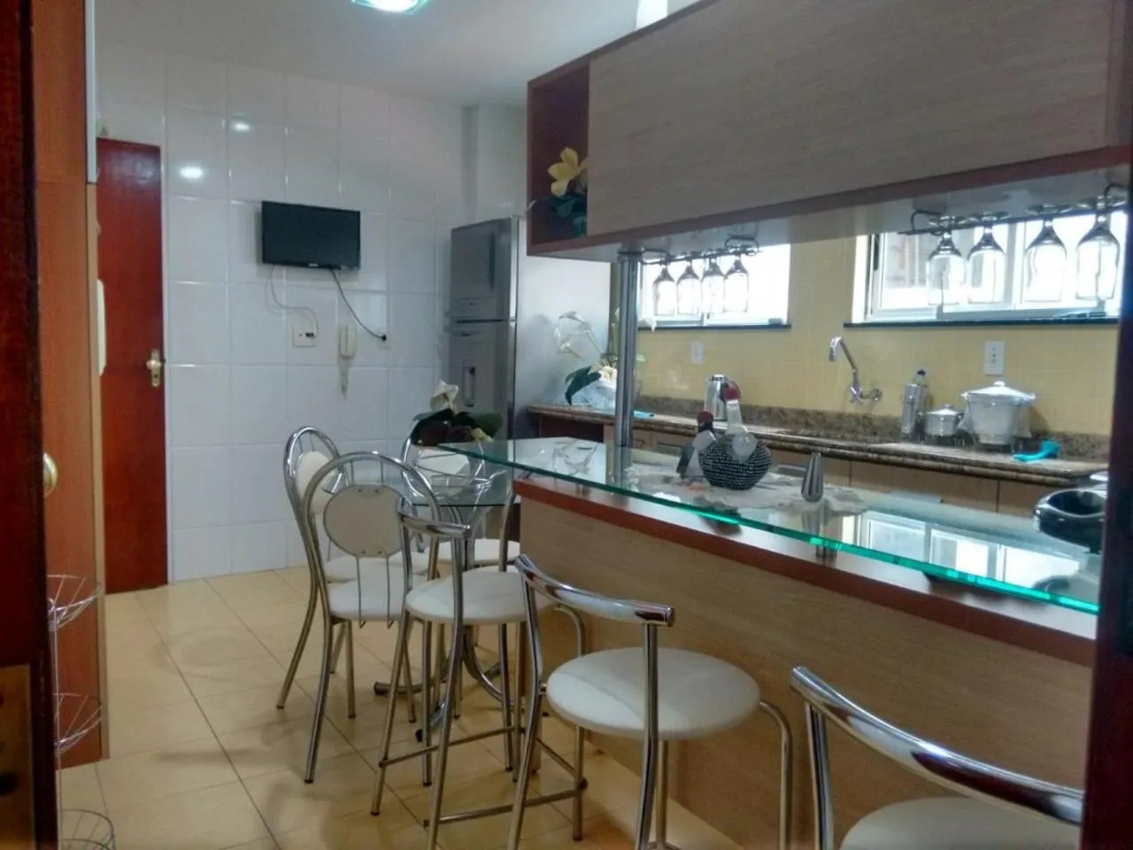 Communal kitchen in Apartamento Luxo Cabo Frio