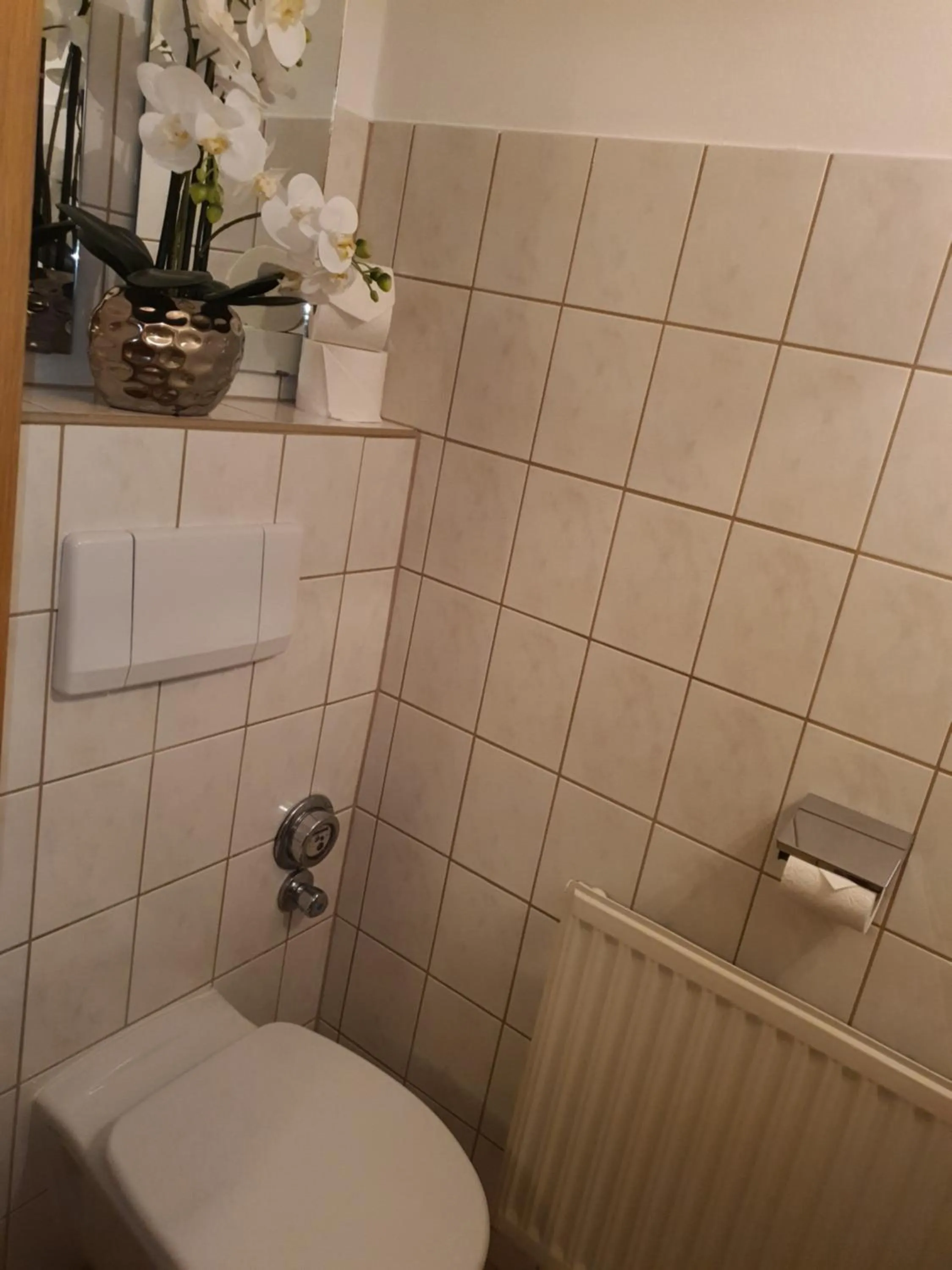 Shower in Bachschneider Apartments - by myNests