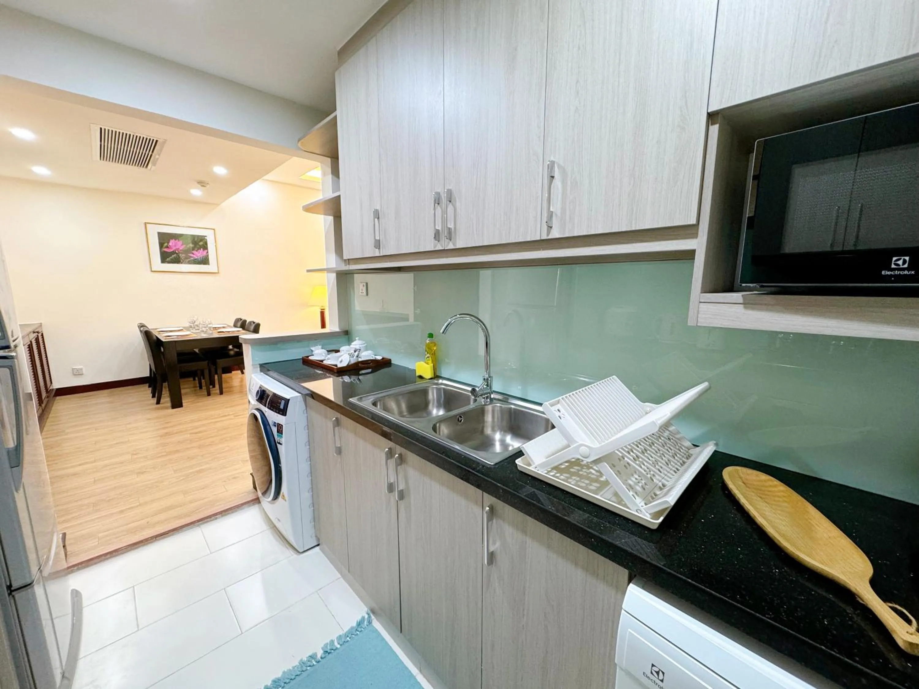 Kitchen or kitchenette in Diamond Westlake Suites