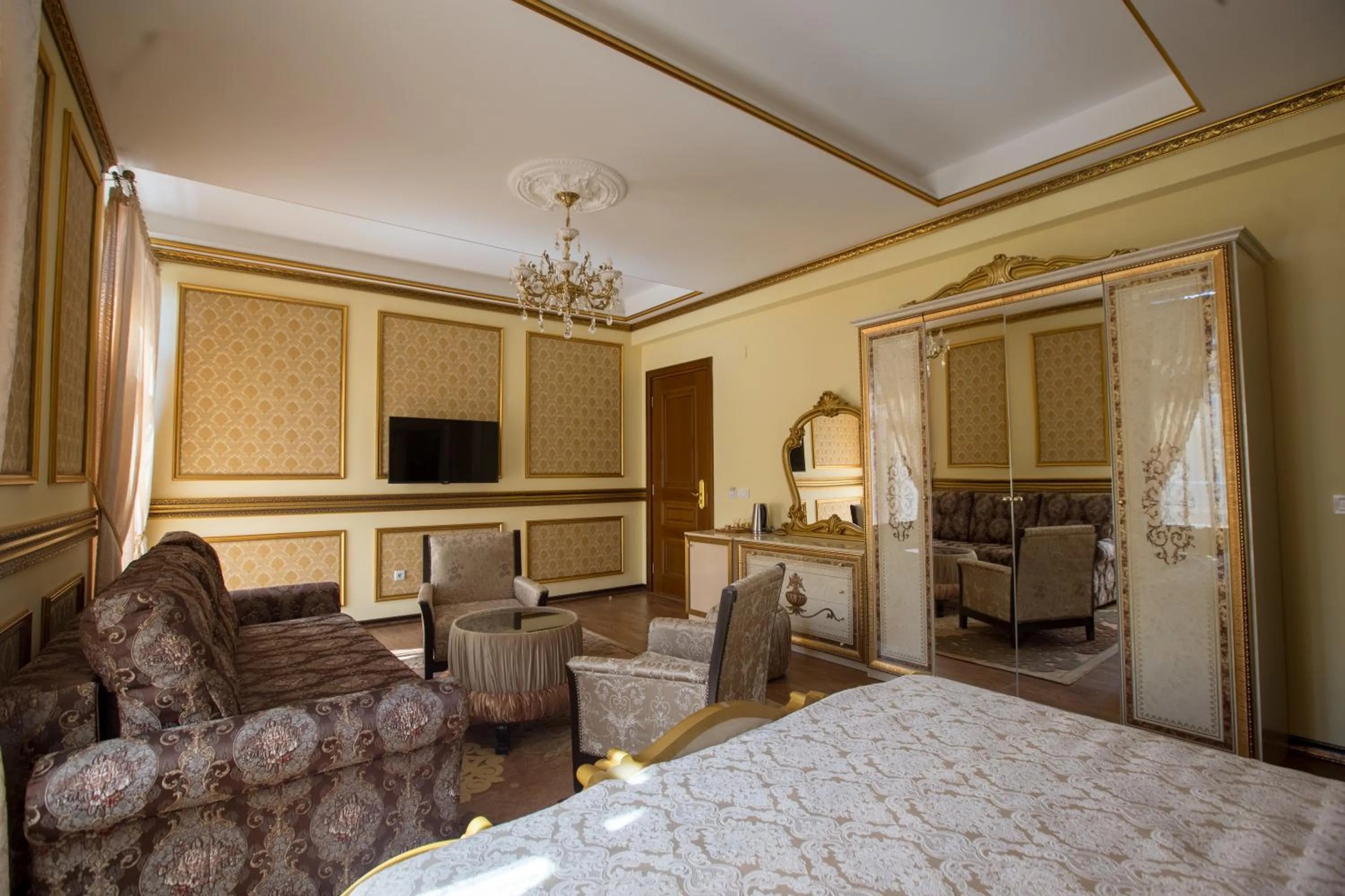 King Room with Balcony in Robevski luxury rooms