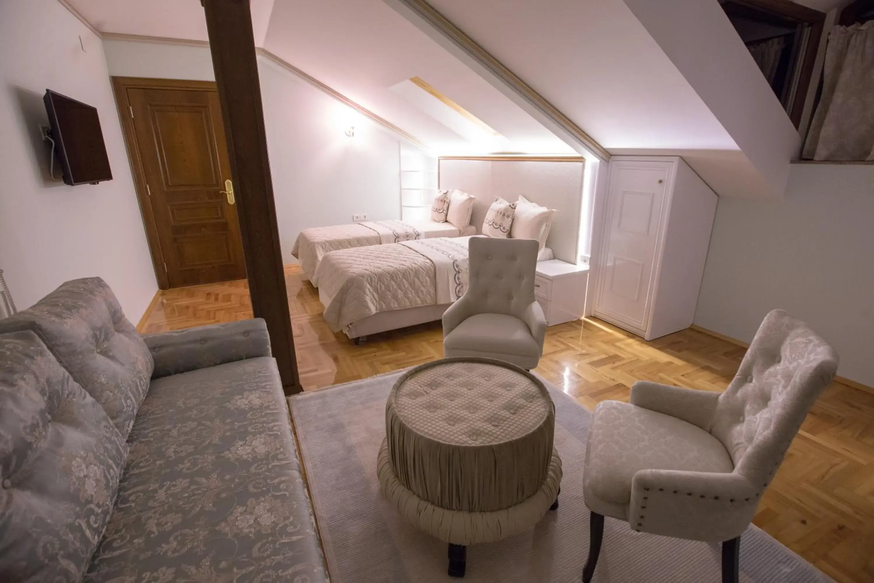 Large Twin Room in Robevski luxury rooms Large Twin Room in Robevski luxury rooms