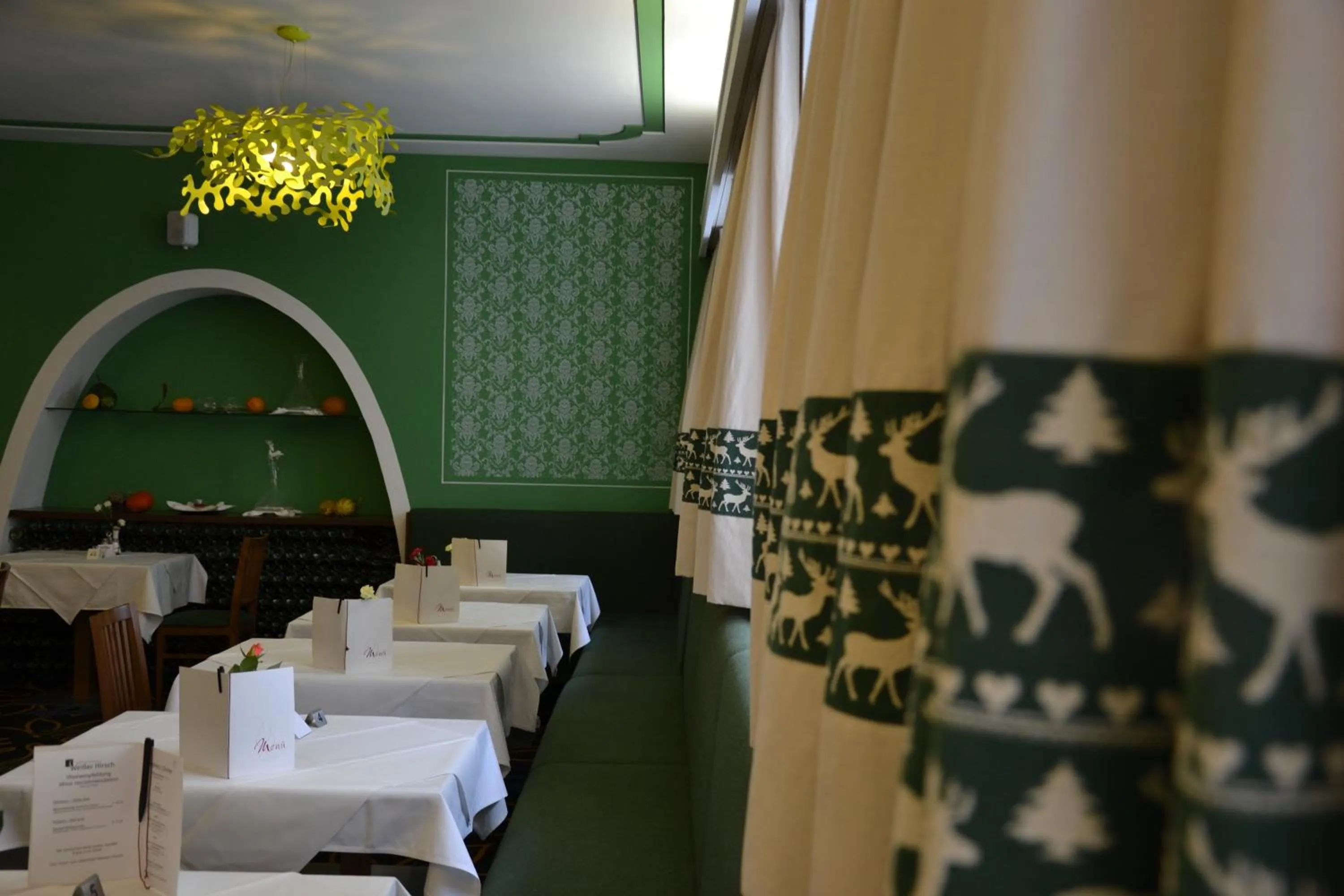 Restaurant/places to eat in AKTIVHOTEL Weisser Hirsch