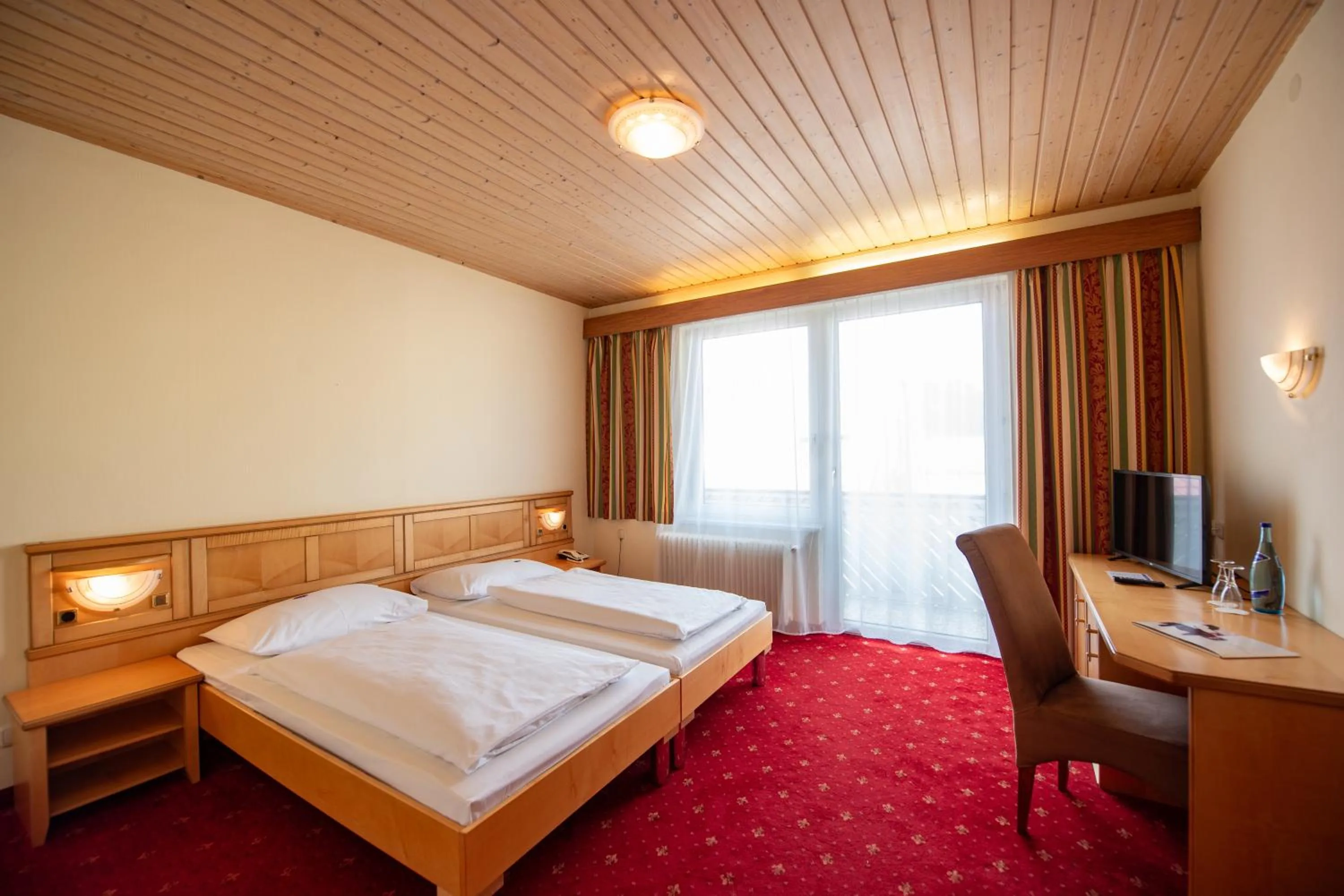 Photo of the whole room, Bed in AKTIVHOTEL Weisser Hirsch