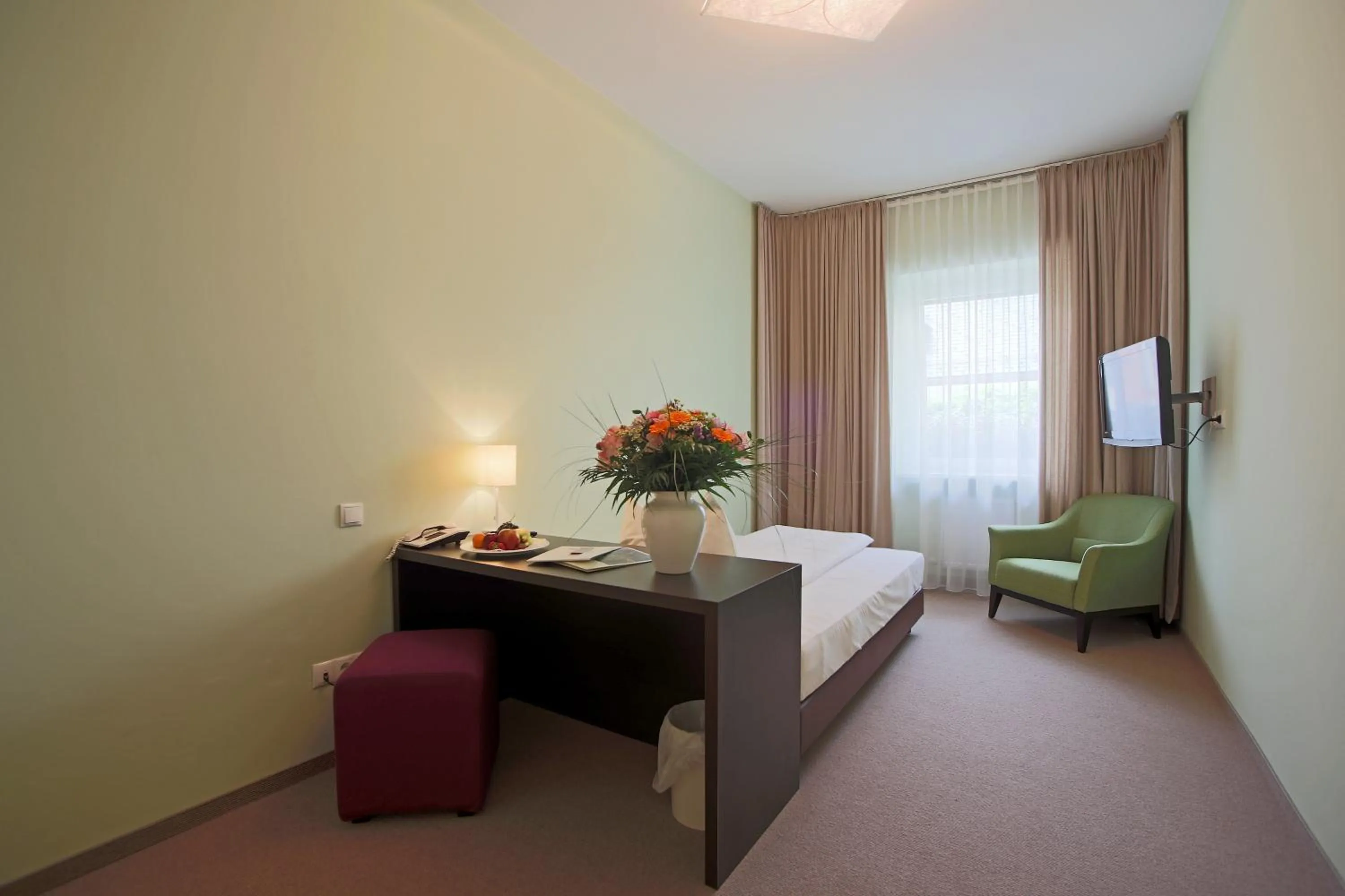 Bed in AKTIVHOTEL Weisser Hirsch