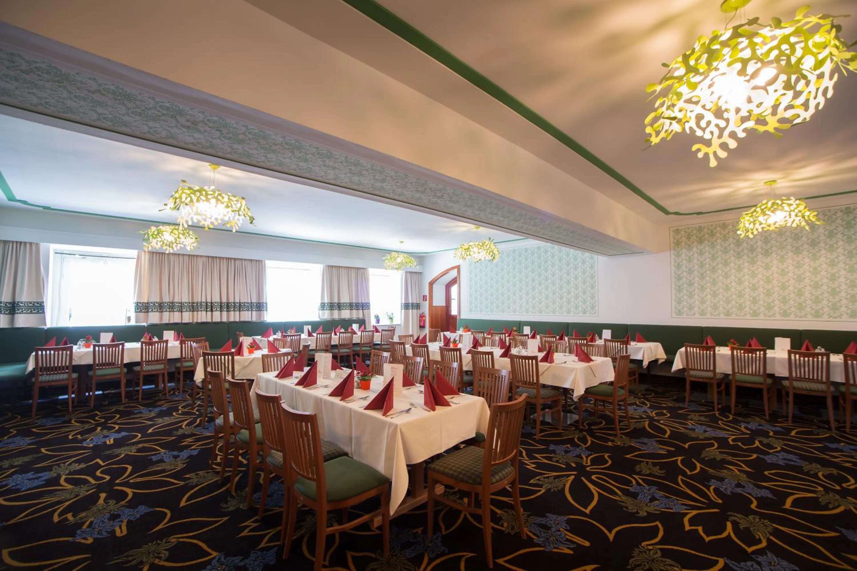 Restaurant/places to eat in AKTIVHOTEL Weisser Hirsch