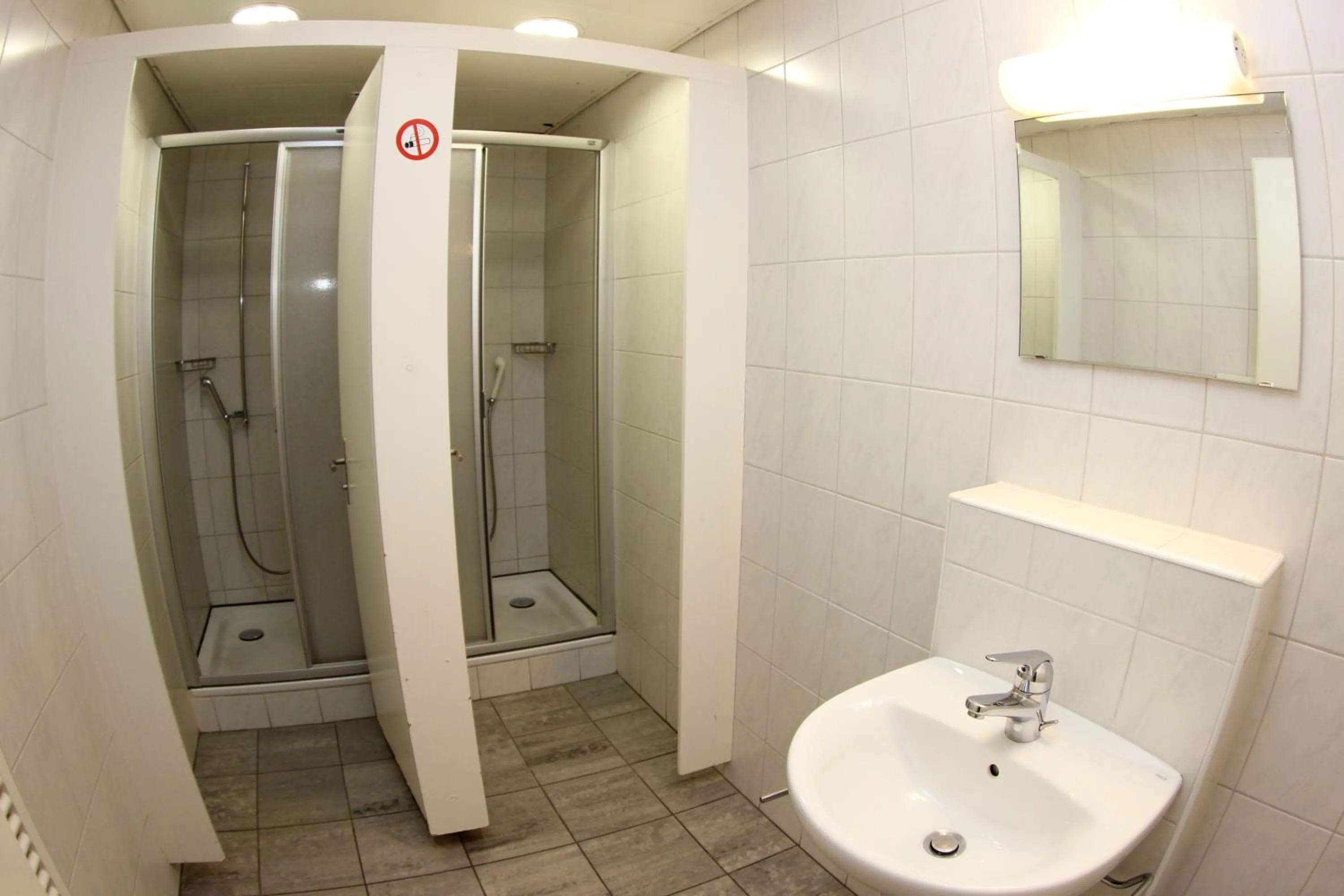 Bathroom in Bern Backpackers Hotel Glocke