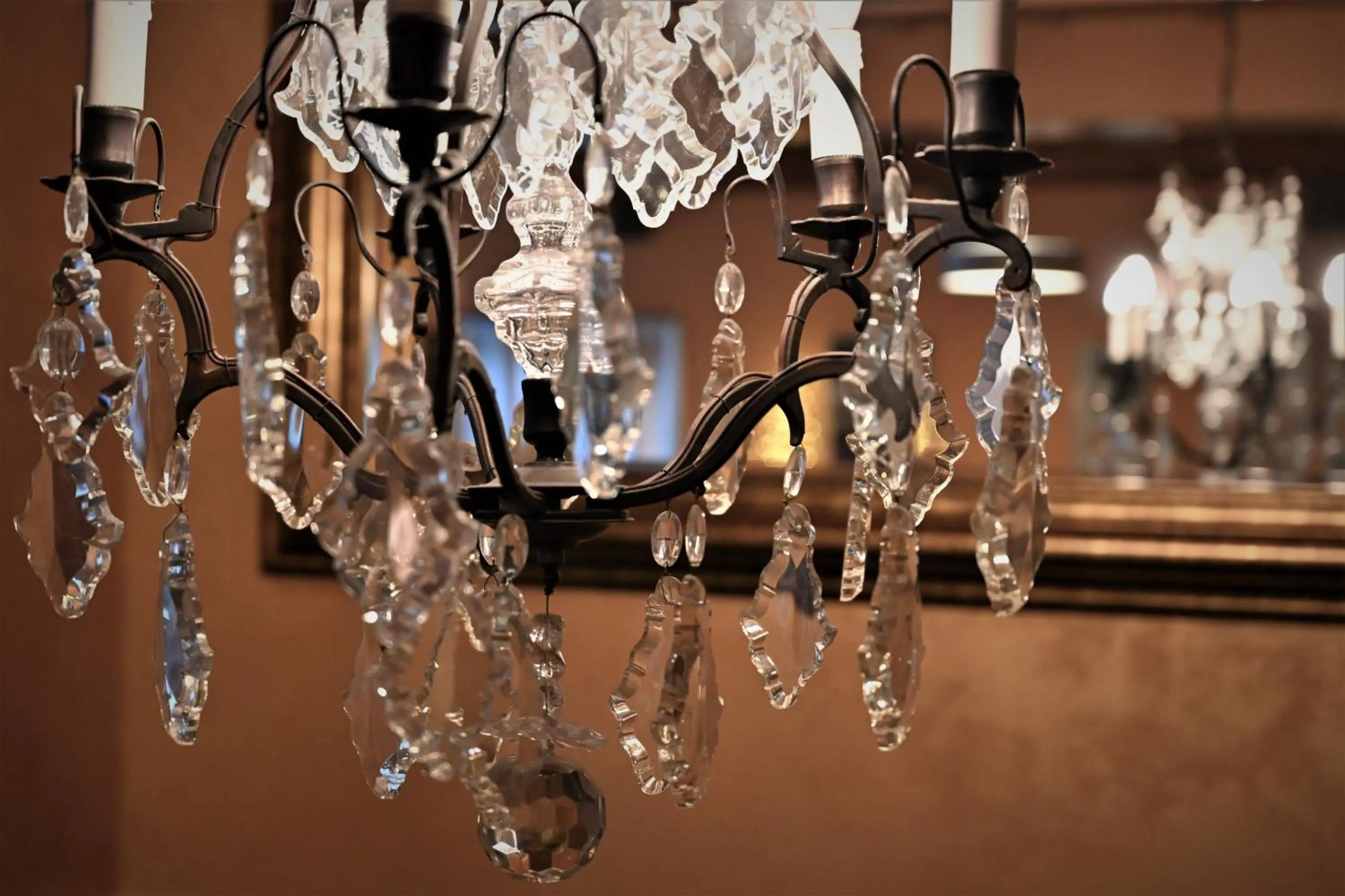 Communal lounge/ TV room in Bern Backpackers Hotel Glocke