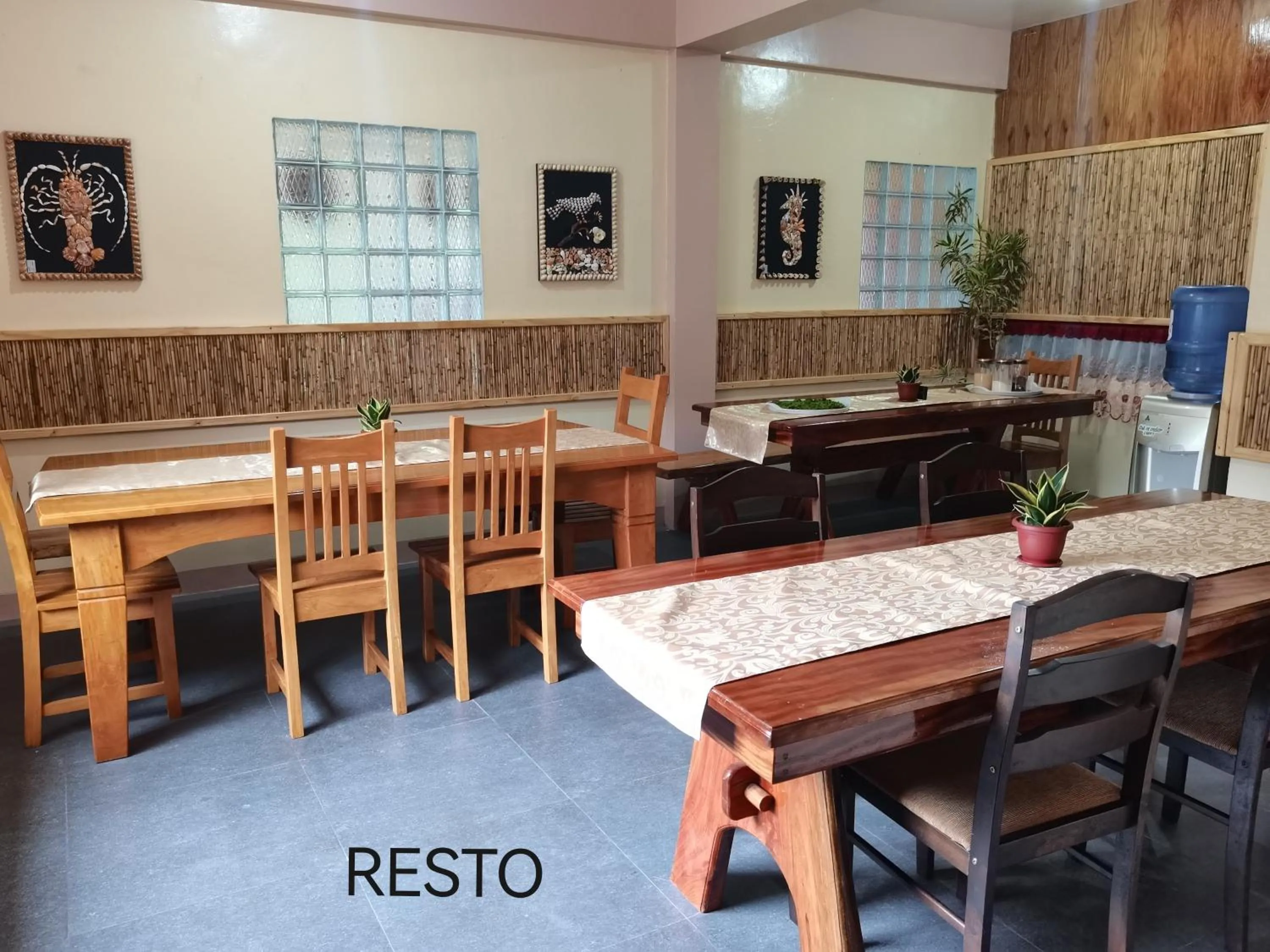 Restaurant/places to eat in Siayanrock Hometel