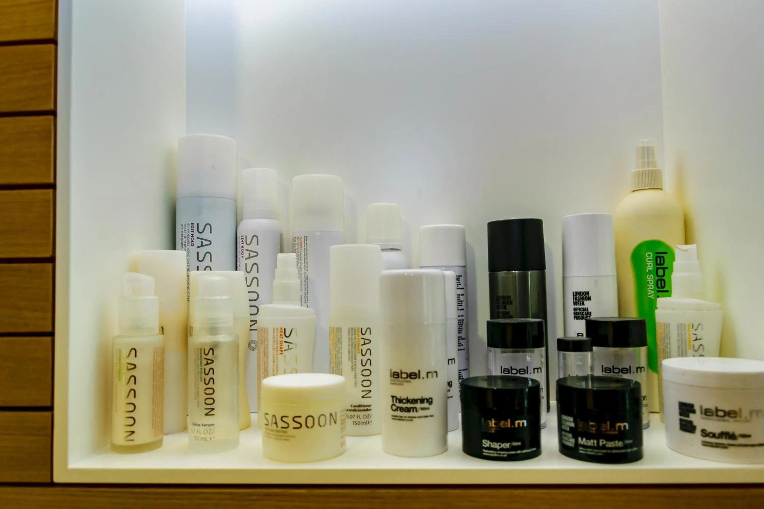 On-site shops in Hotel Estació