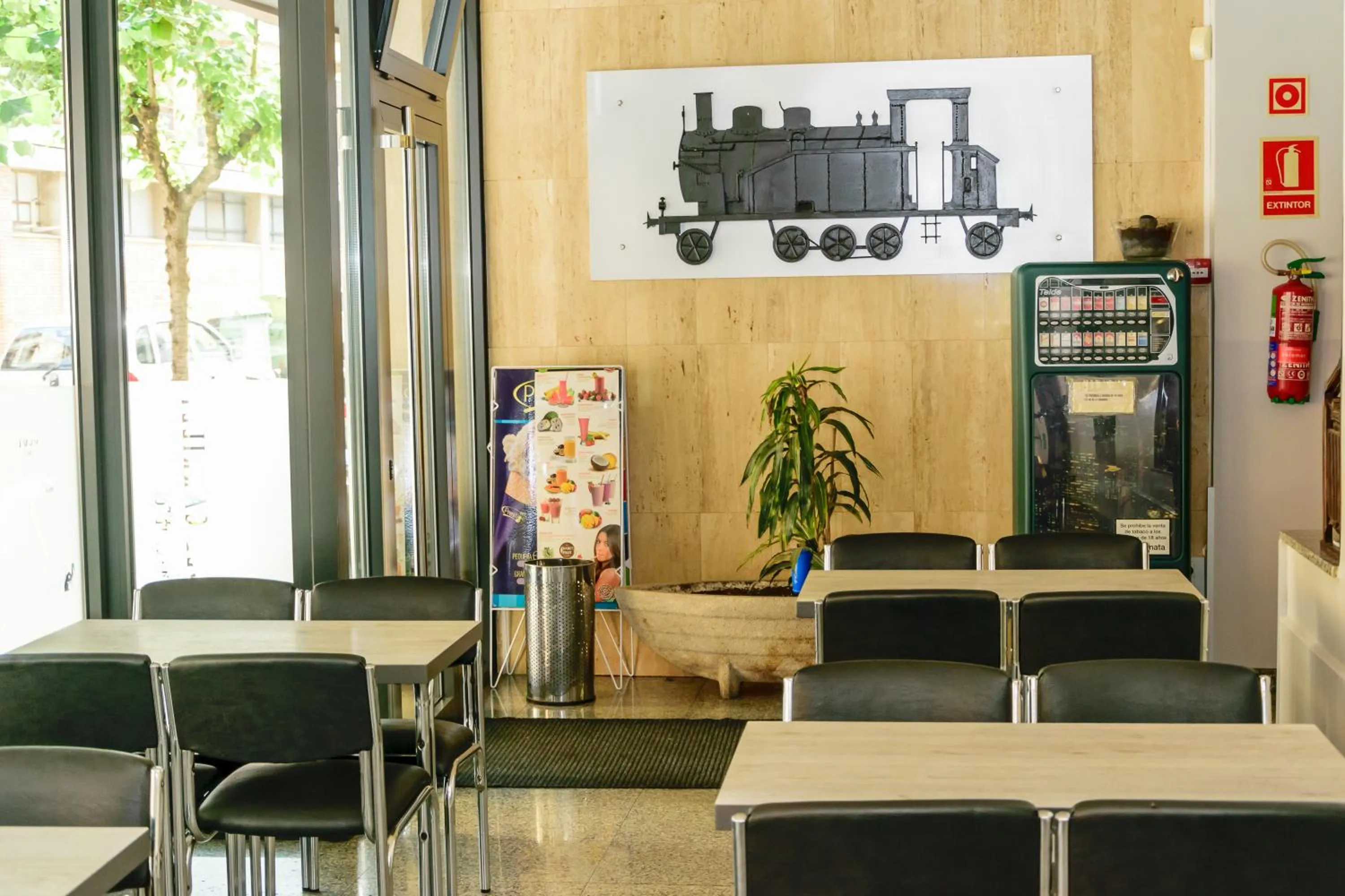 Lounge or bar in Hotel Estació