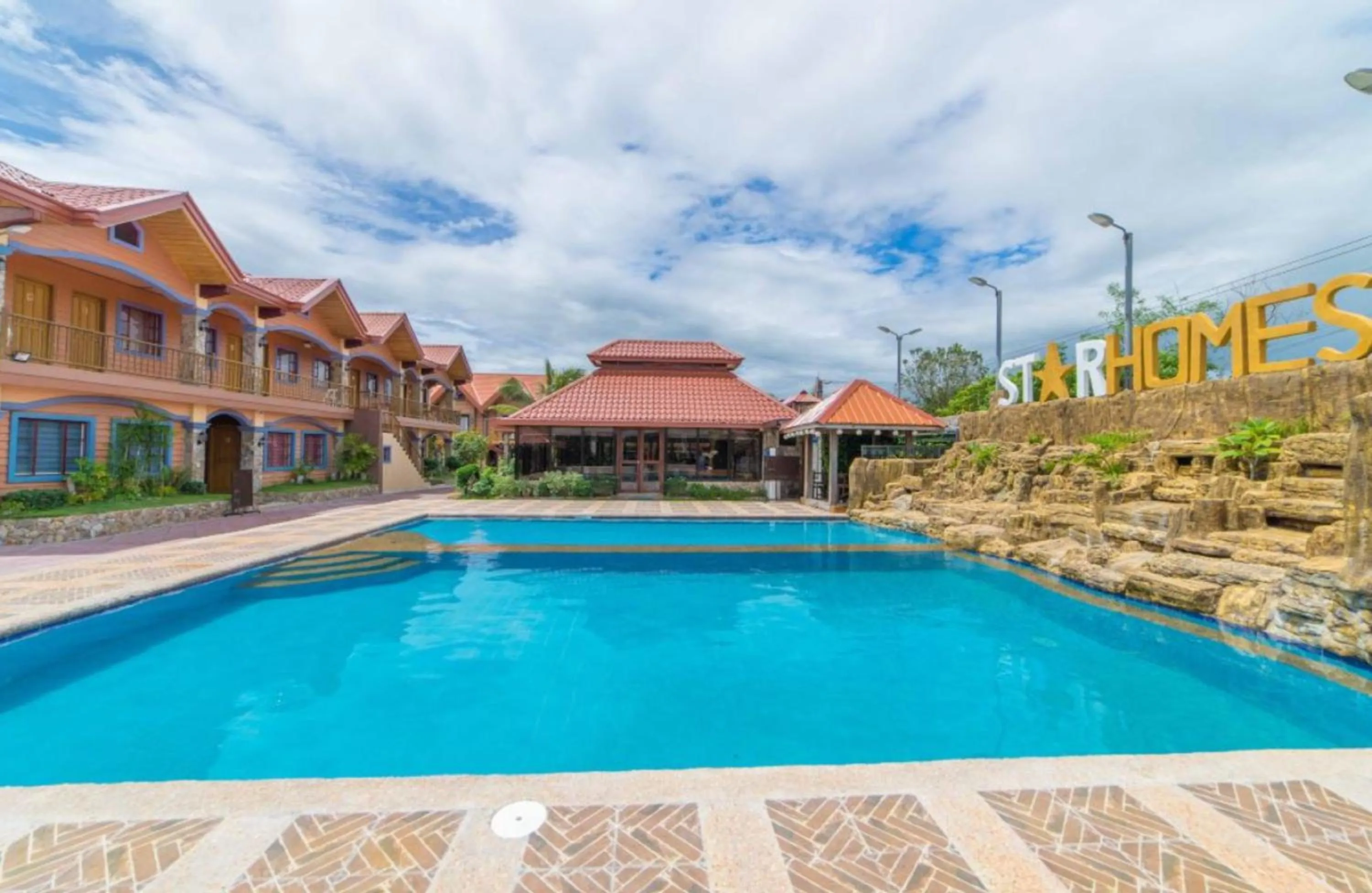 Swimming pool in RedDoorz Plus @ Starhomes Olivianville