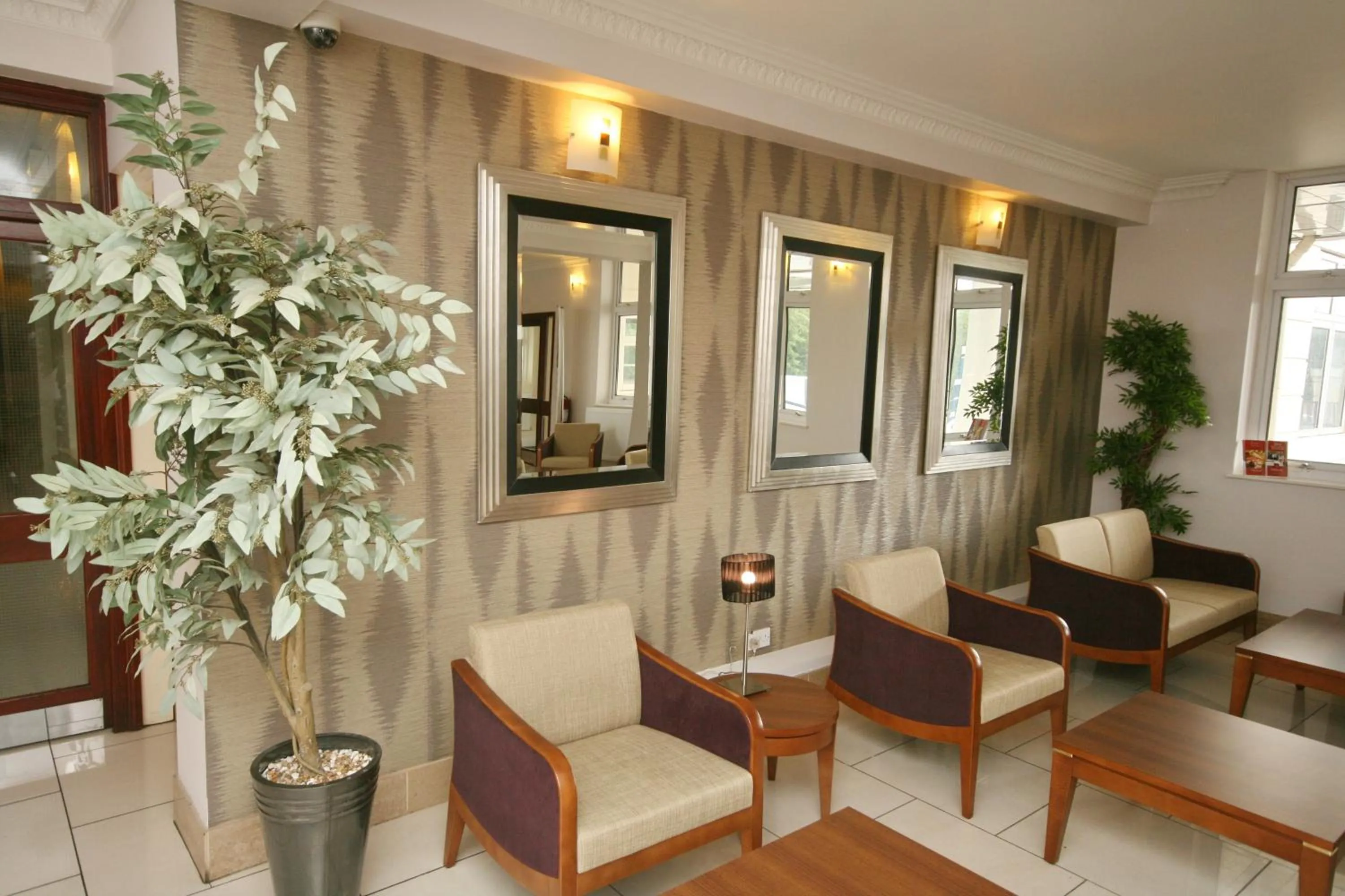 Lobby or reception in Best Western Thurrock Hotel