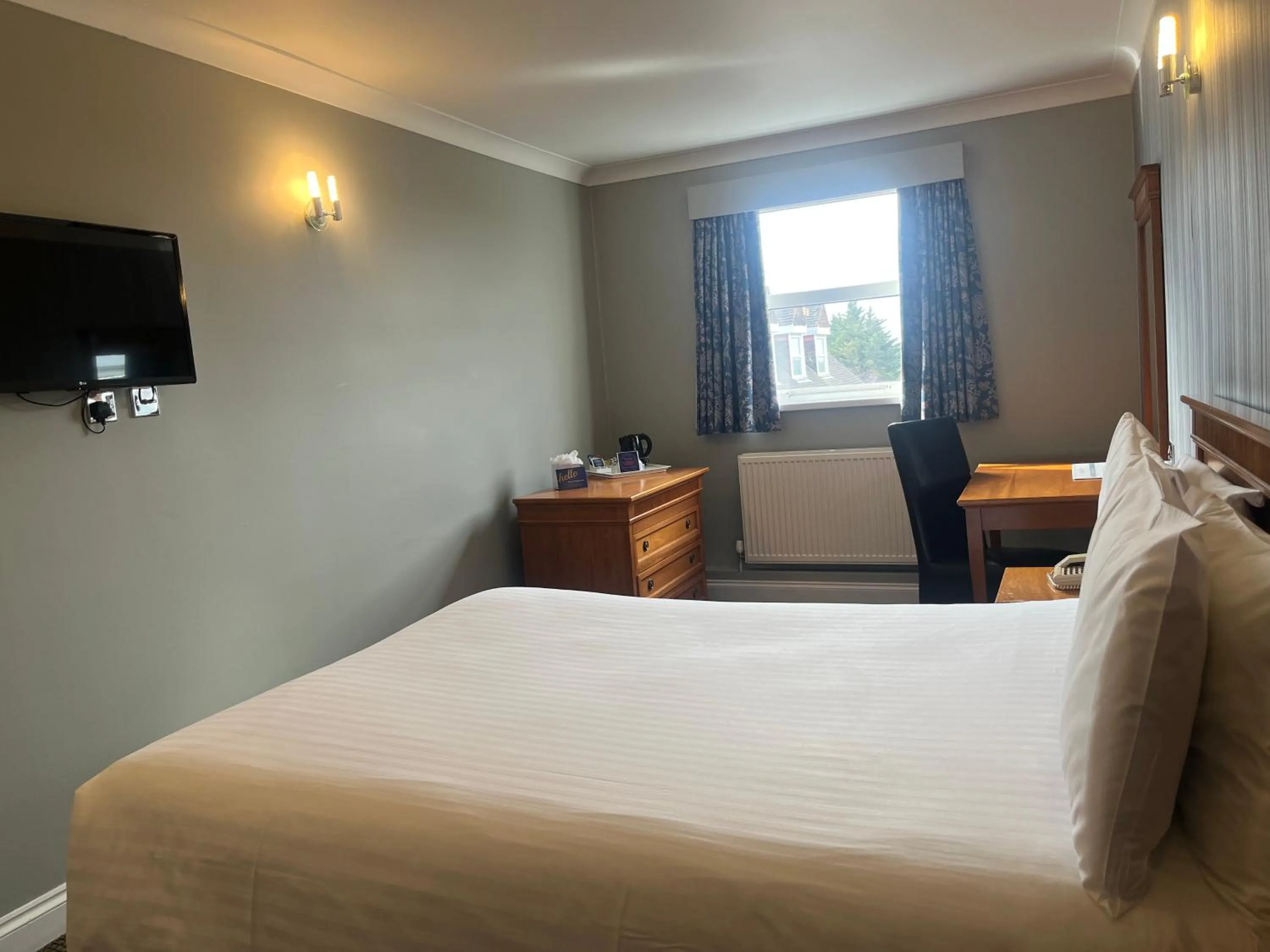 Photo of the whole room, Bed in Best Western Thurrock Hotel