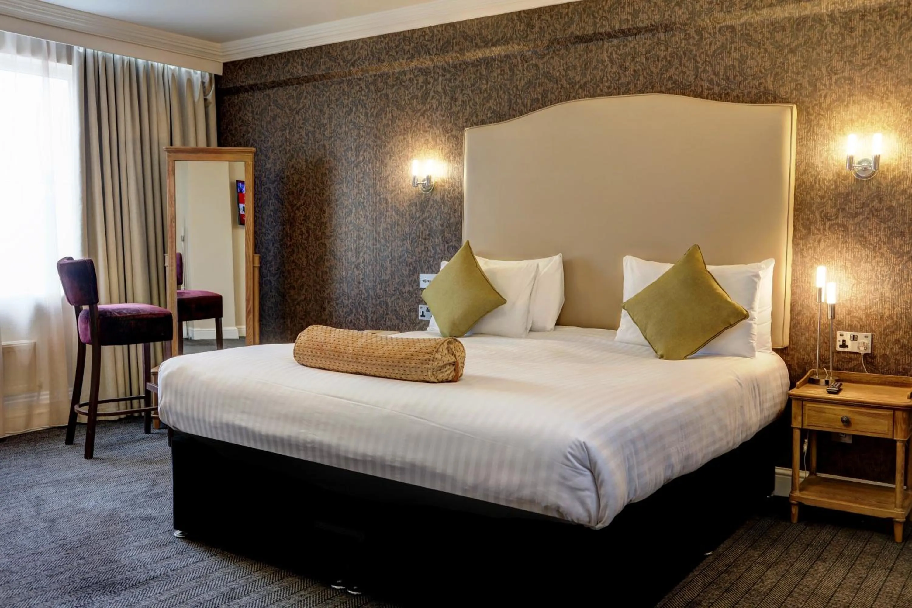 Bed in Best Western Thurrock Hotel