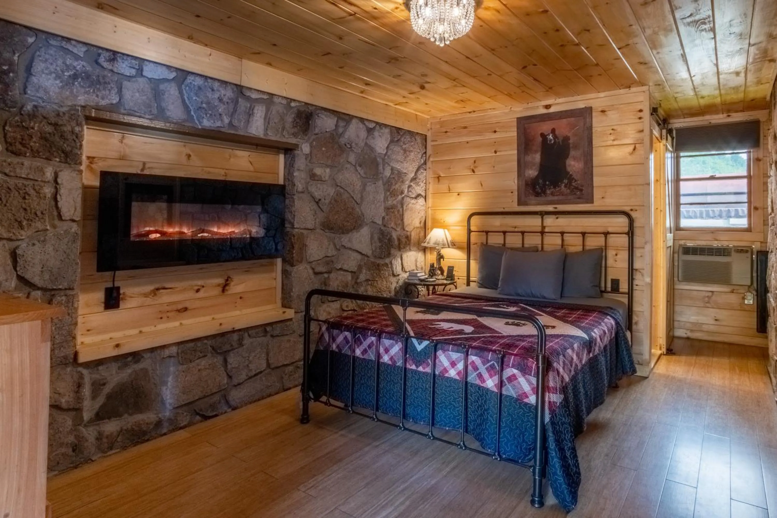 Bed in Marshall's Creek Rest Motel