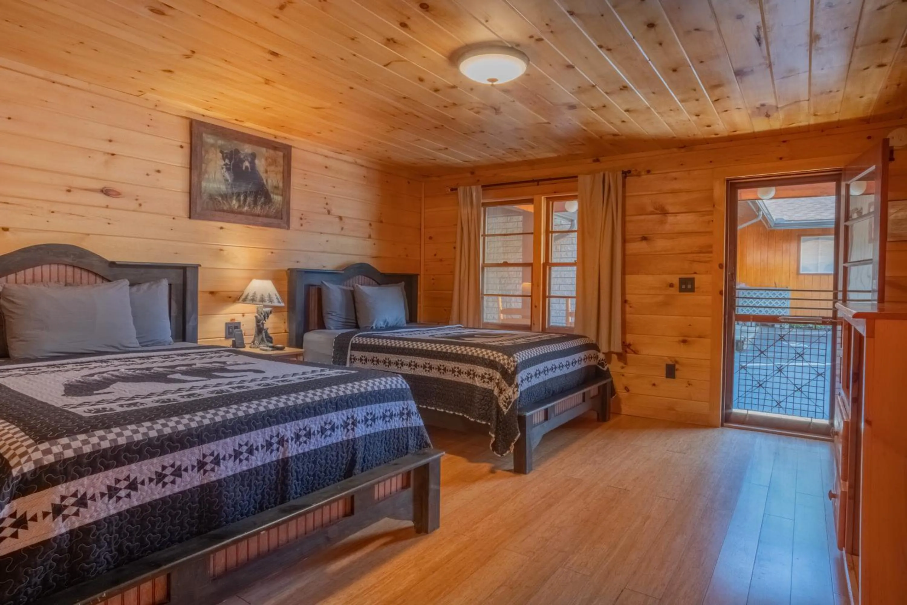 Bed in Marshall's Creek Rest Motel