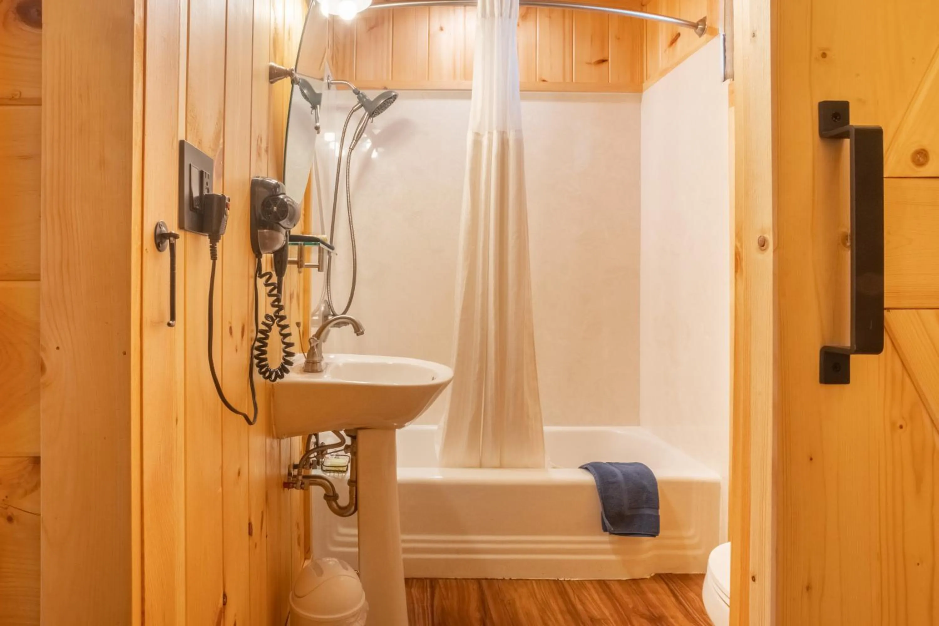 Marshall's Creek Rest Motel