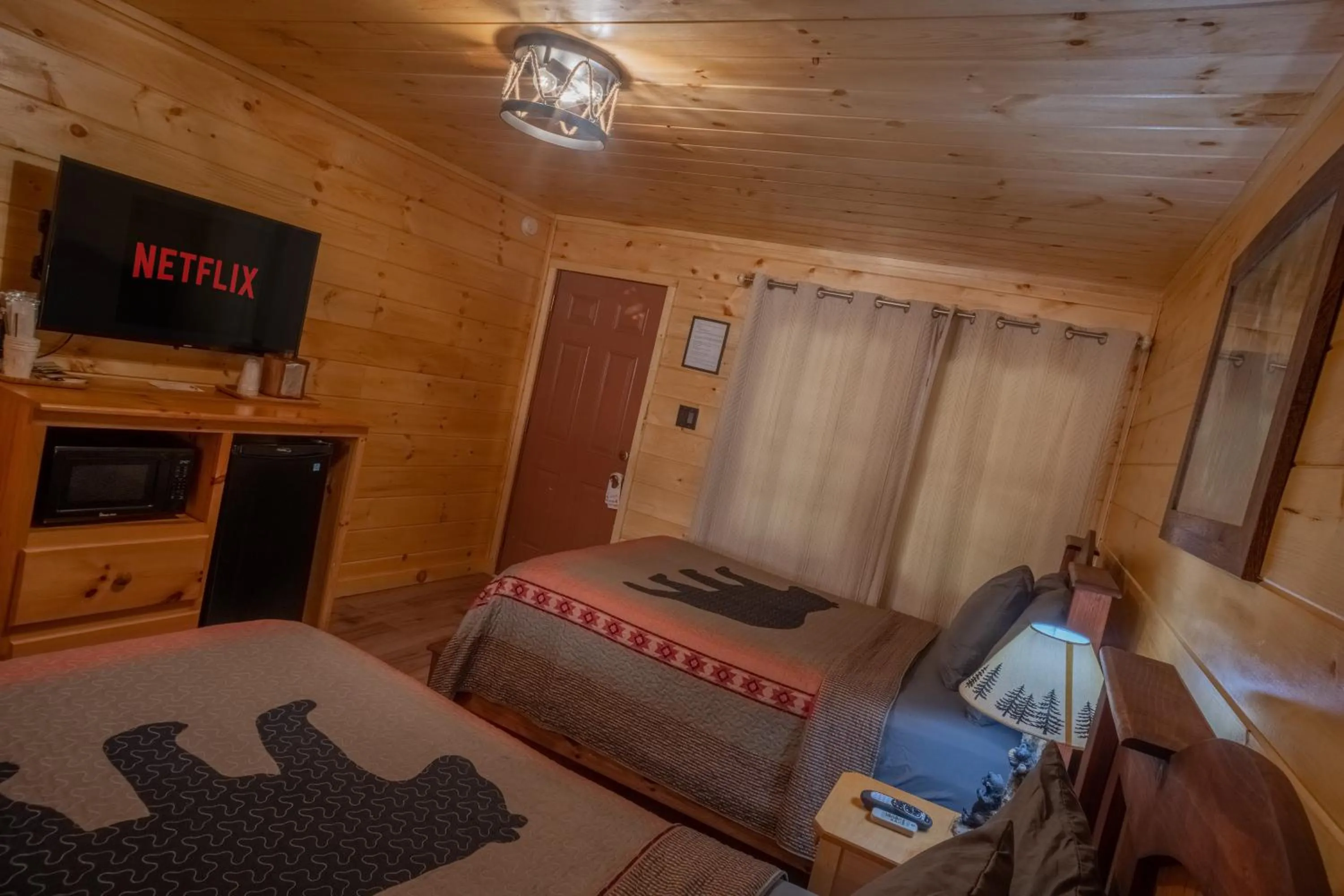 Bed in Marshall's Creek Rest Motel