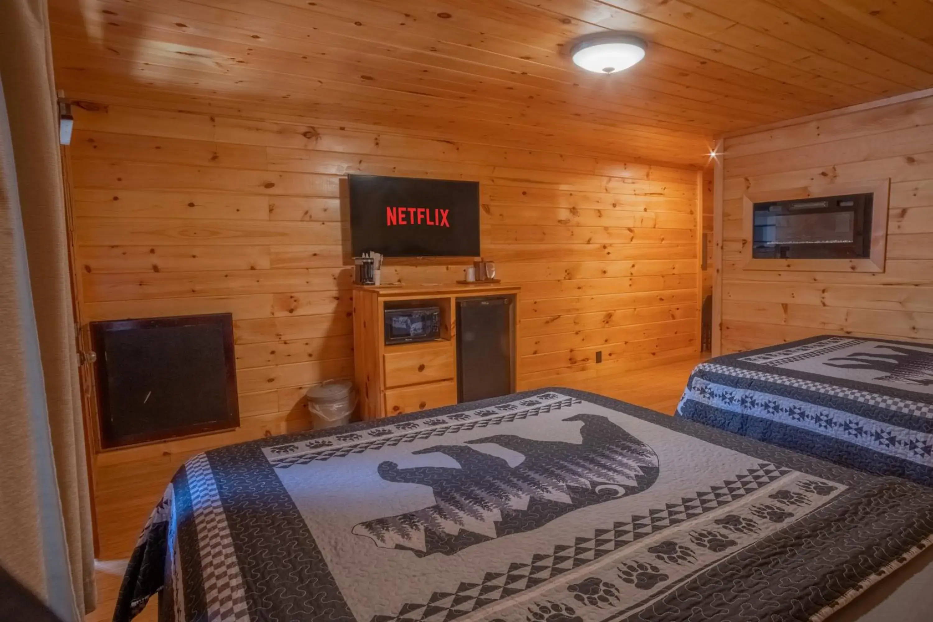 Bed in Marshall's Creek Rest Motel Bed in Marshall's Creek Rest Motel