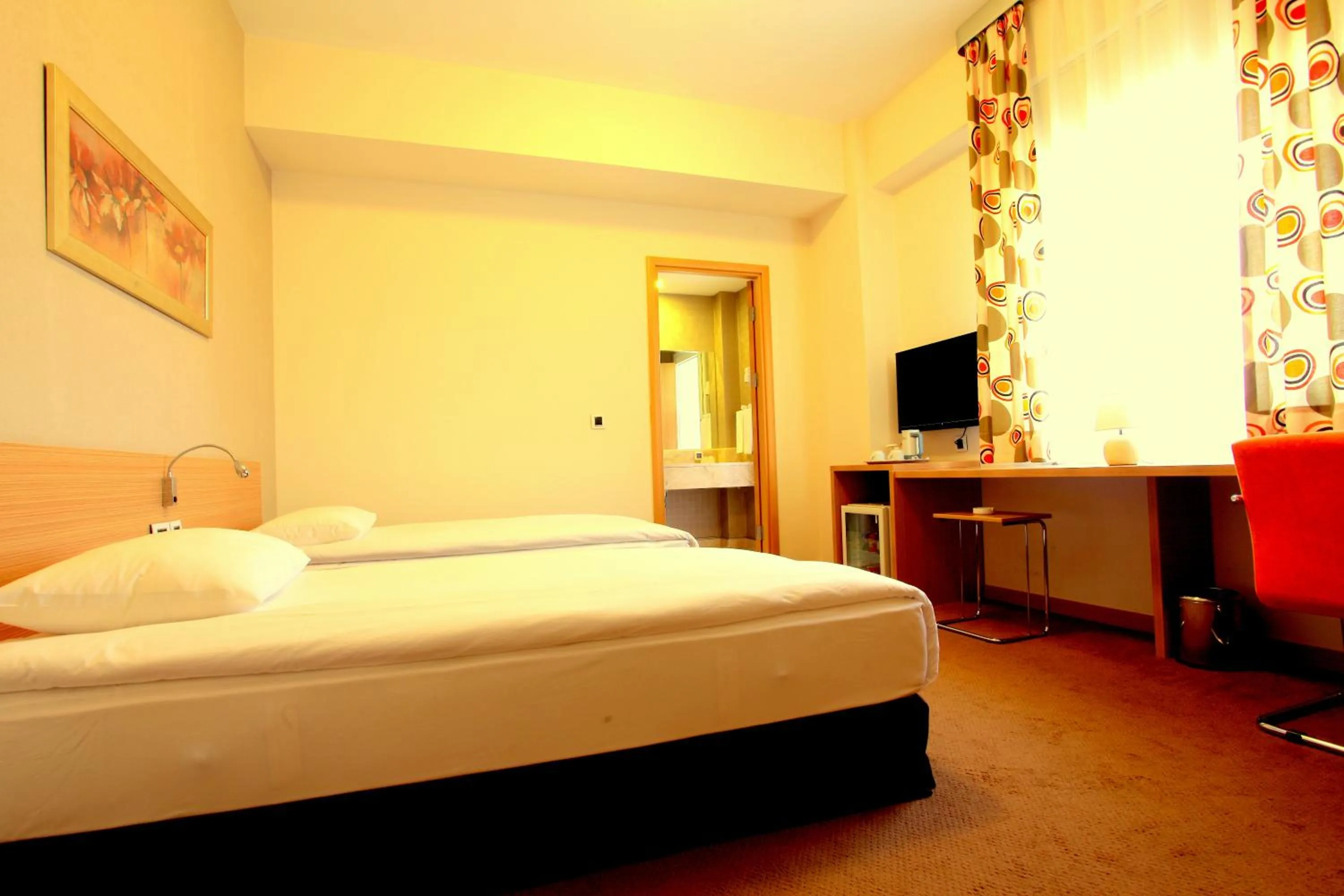 Photo of the whole room, Bed in Orucoglu Oreko Hotel