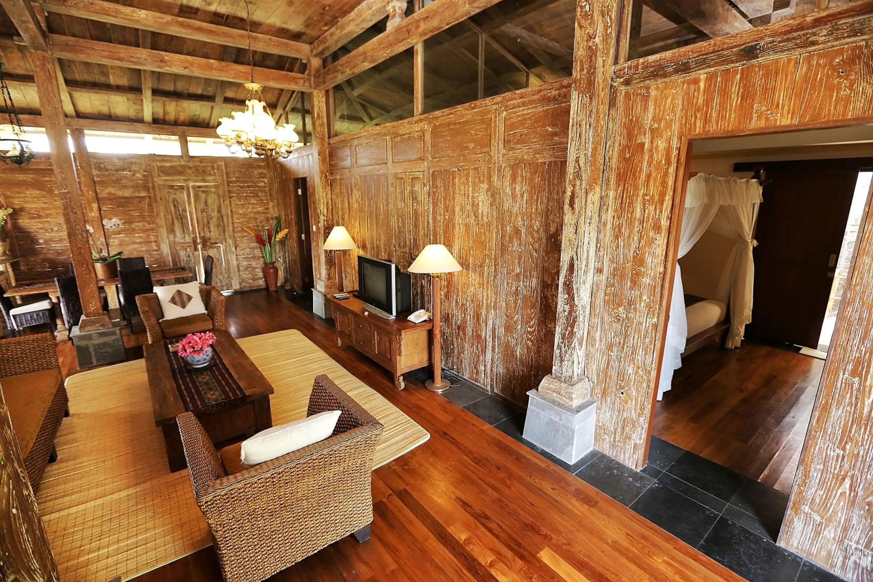 Photo of the whole room in The Sanyas Retreat