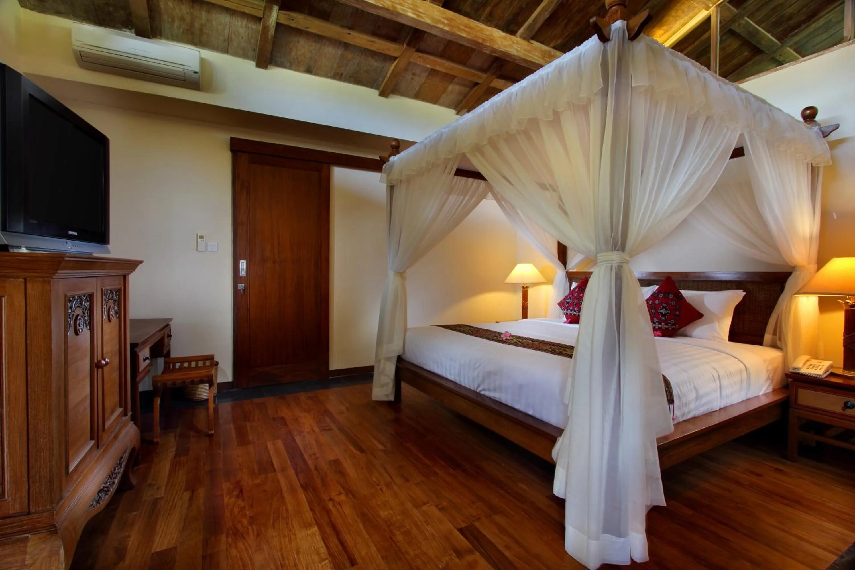 Bedroom, Bed in The Sanyas Retreat