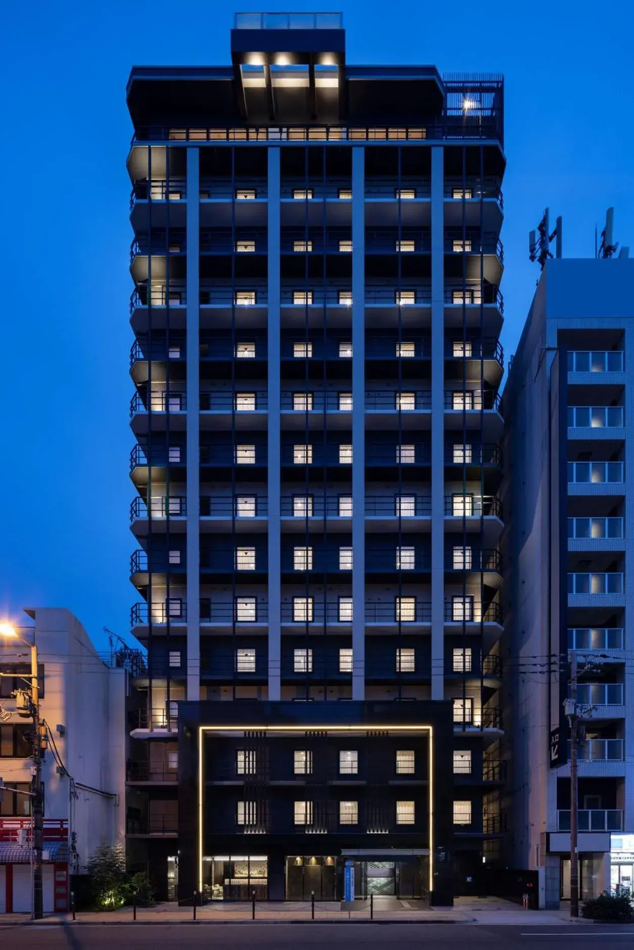 Property building in the b namba-kuromon Property building in the b namba-kuromon