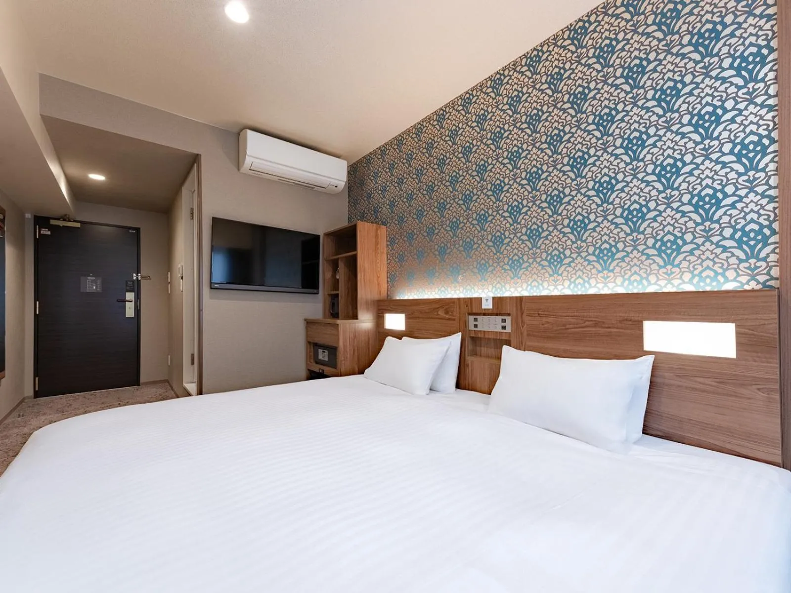 Bed in The OneFive Osaka Namba Kuromon