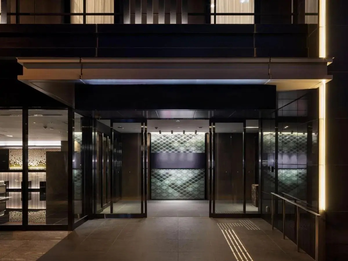 Property building in the b namba-kuromon Property building in the b namba-kuromon