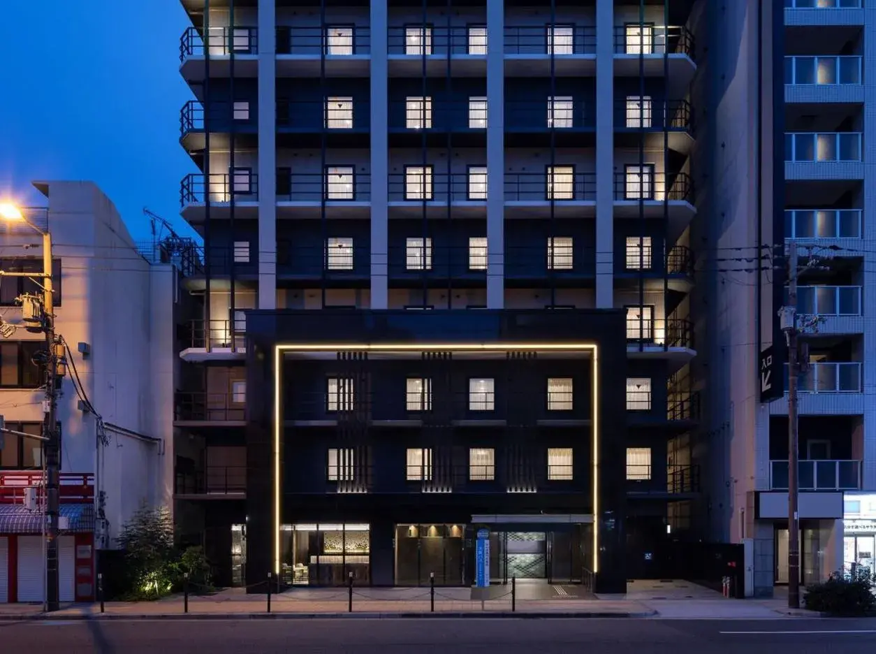 Property building in the b namba-kuromon Property building in the b namba-kuromon