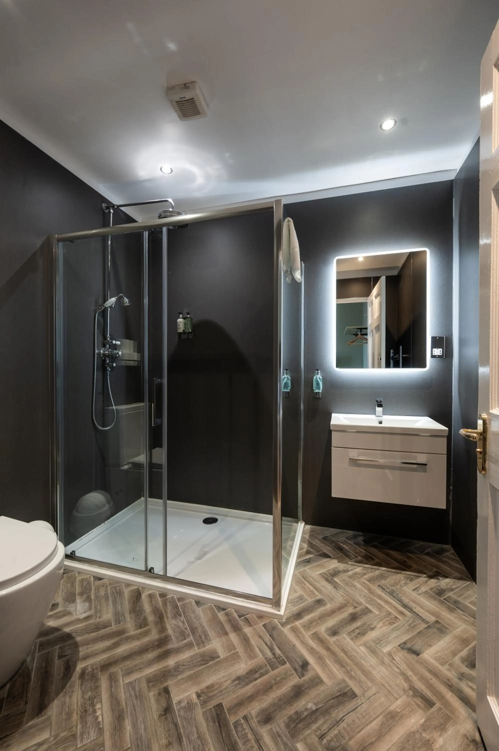 Shower in No. 53 Frederick Street