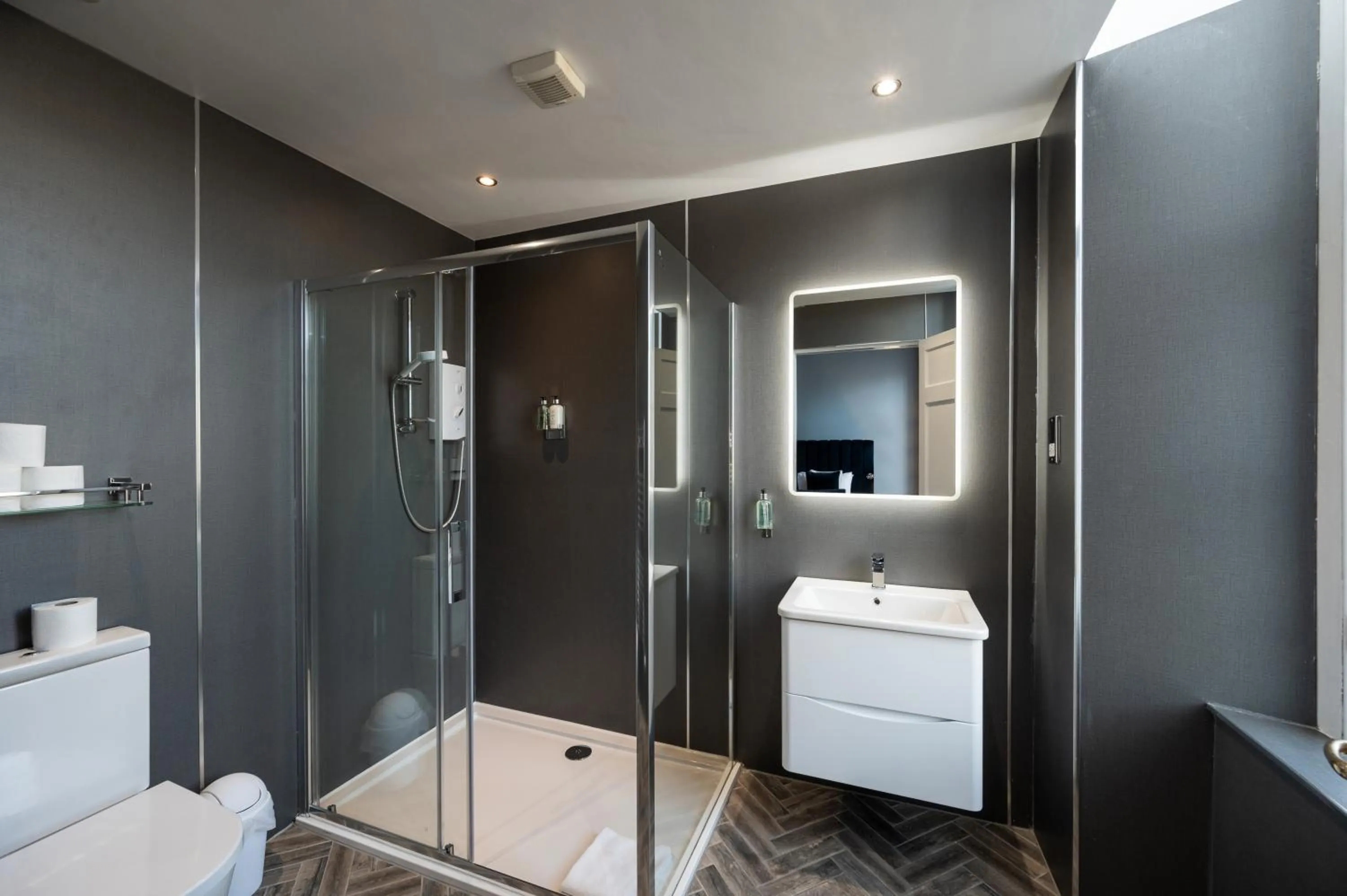 Shower in No. 53 Frederick Street