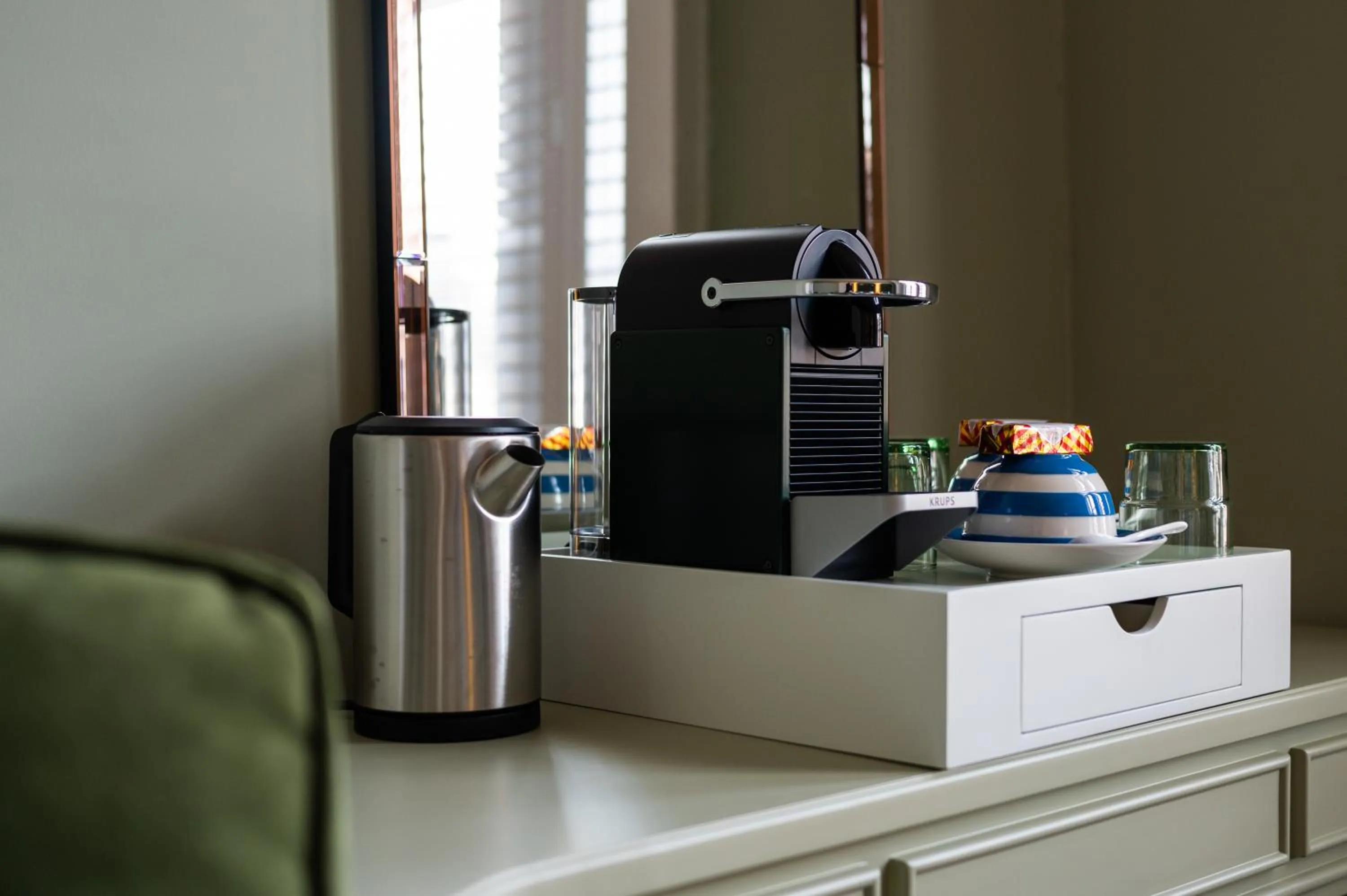 Coffee/tea facilities in No. 53 Frederick Street