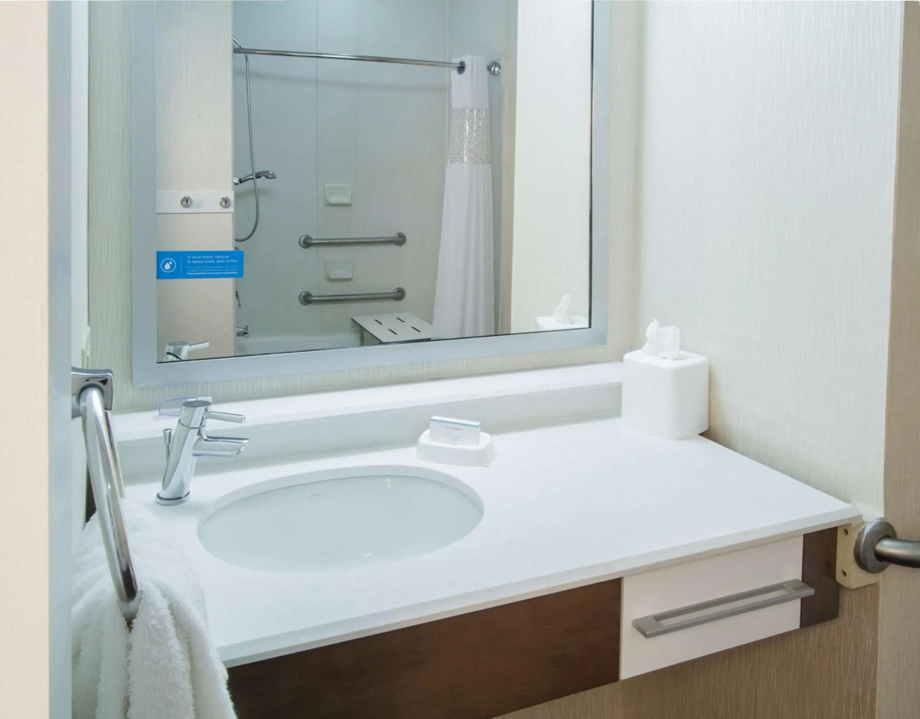 Bathroom in Hampton Inn South Haven Bathroom in Hampton Inn South Haven