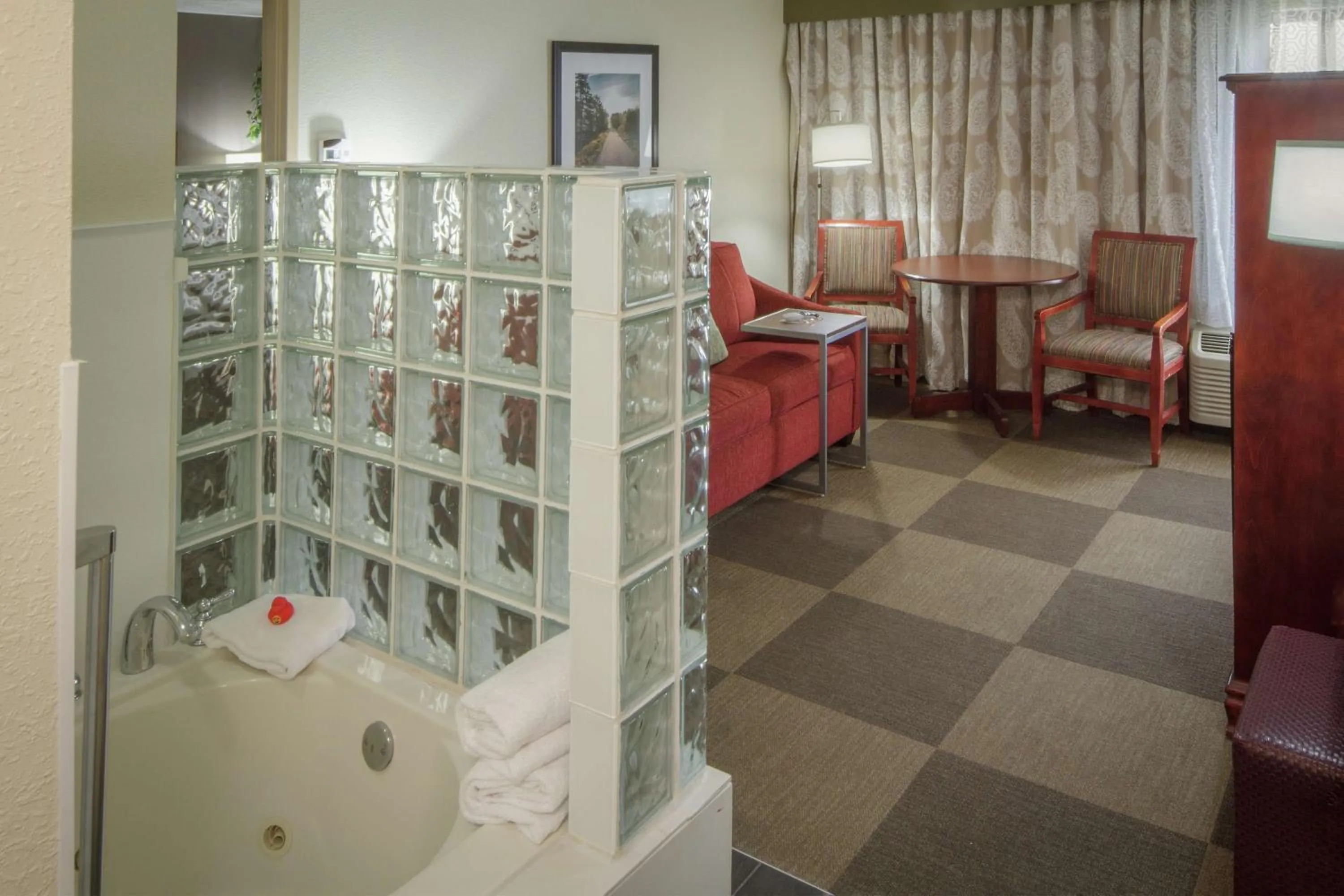 Bathroom in Hampton Inn South Haven