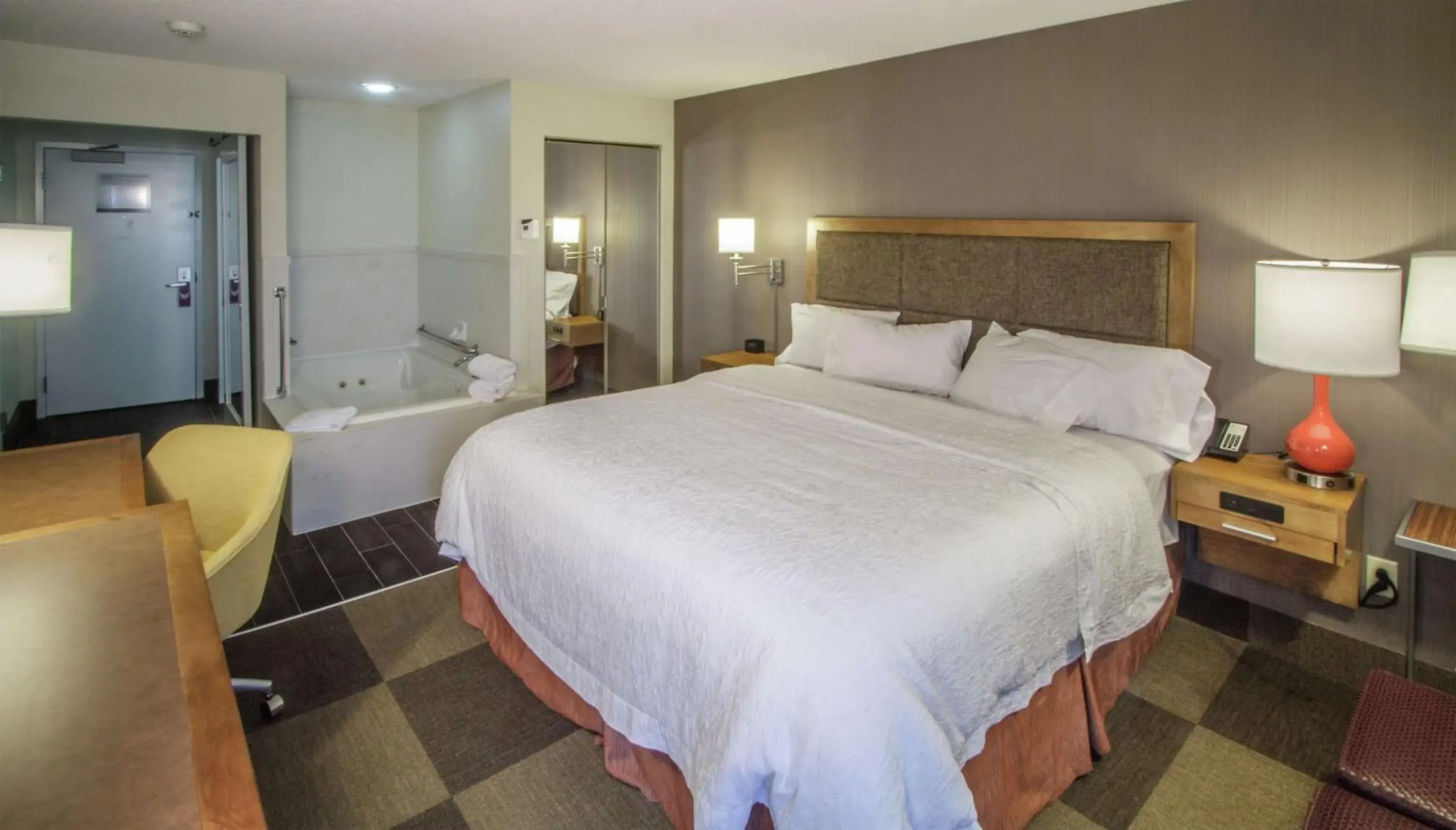 King Room with Spa Bath in Hampton Inn South Haven King Room with Spa Bath in Hampton Inn South Haven