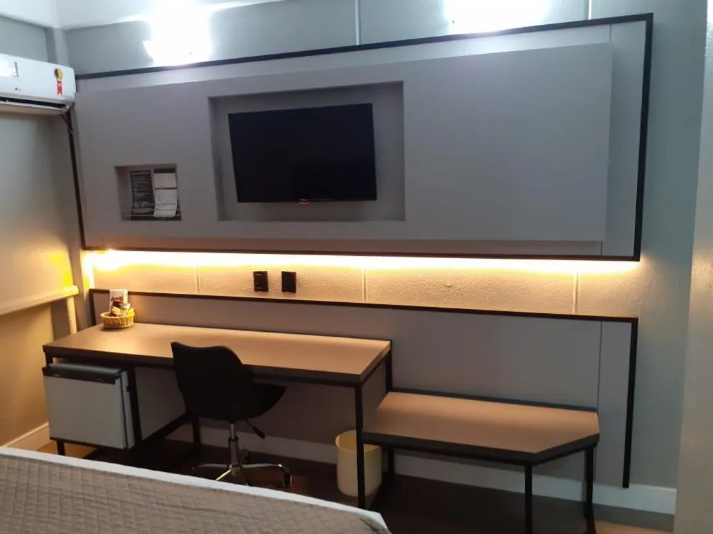 TV and multimedia in Hotel Le Canard Lages