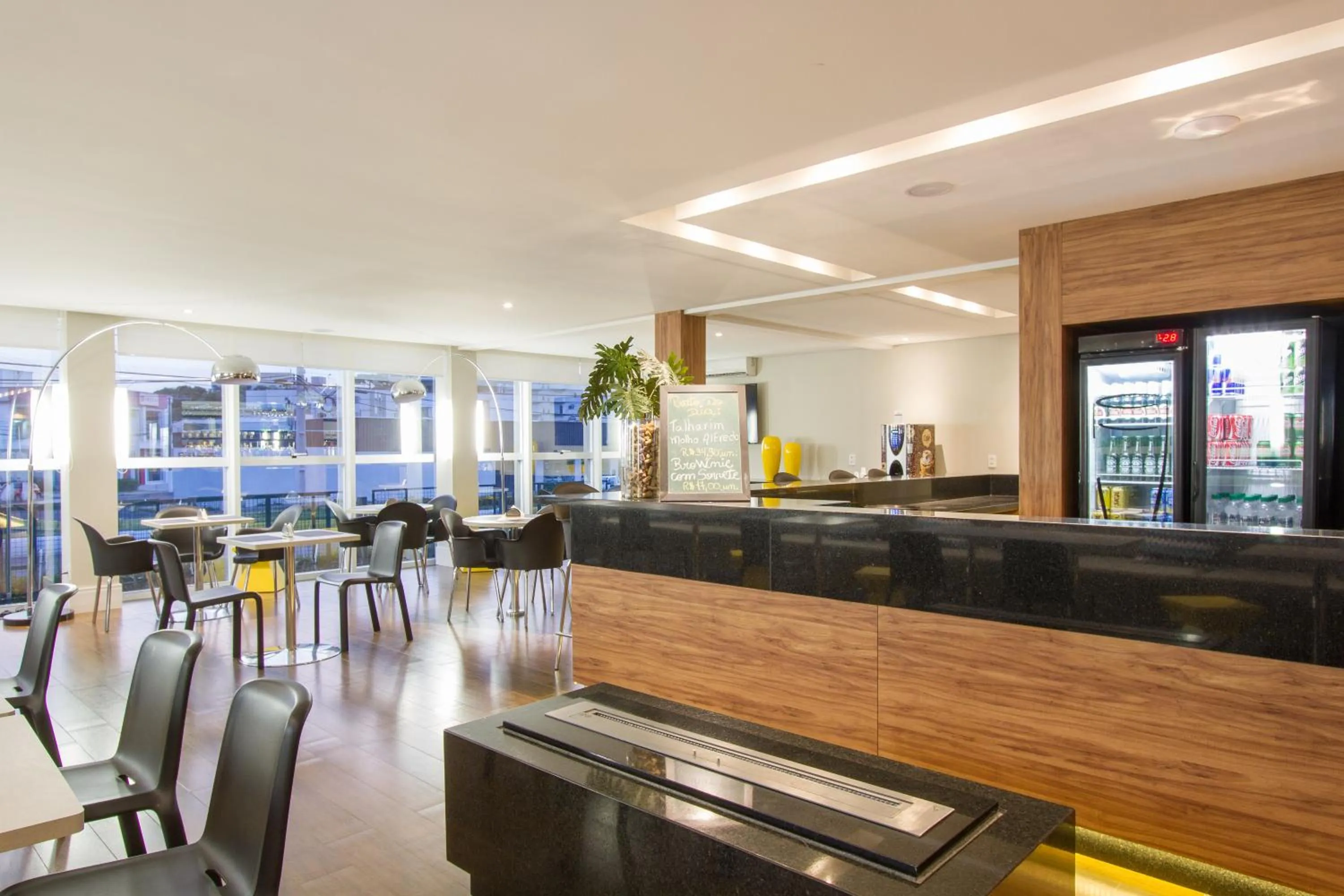 Restaurant/places to eat in Hotel Le Canard Lages