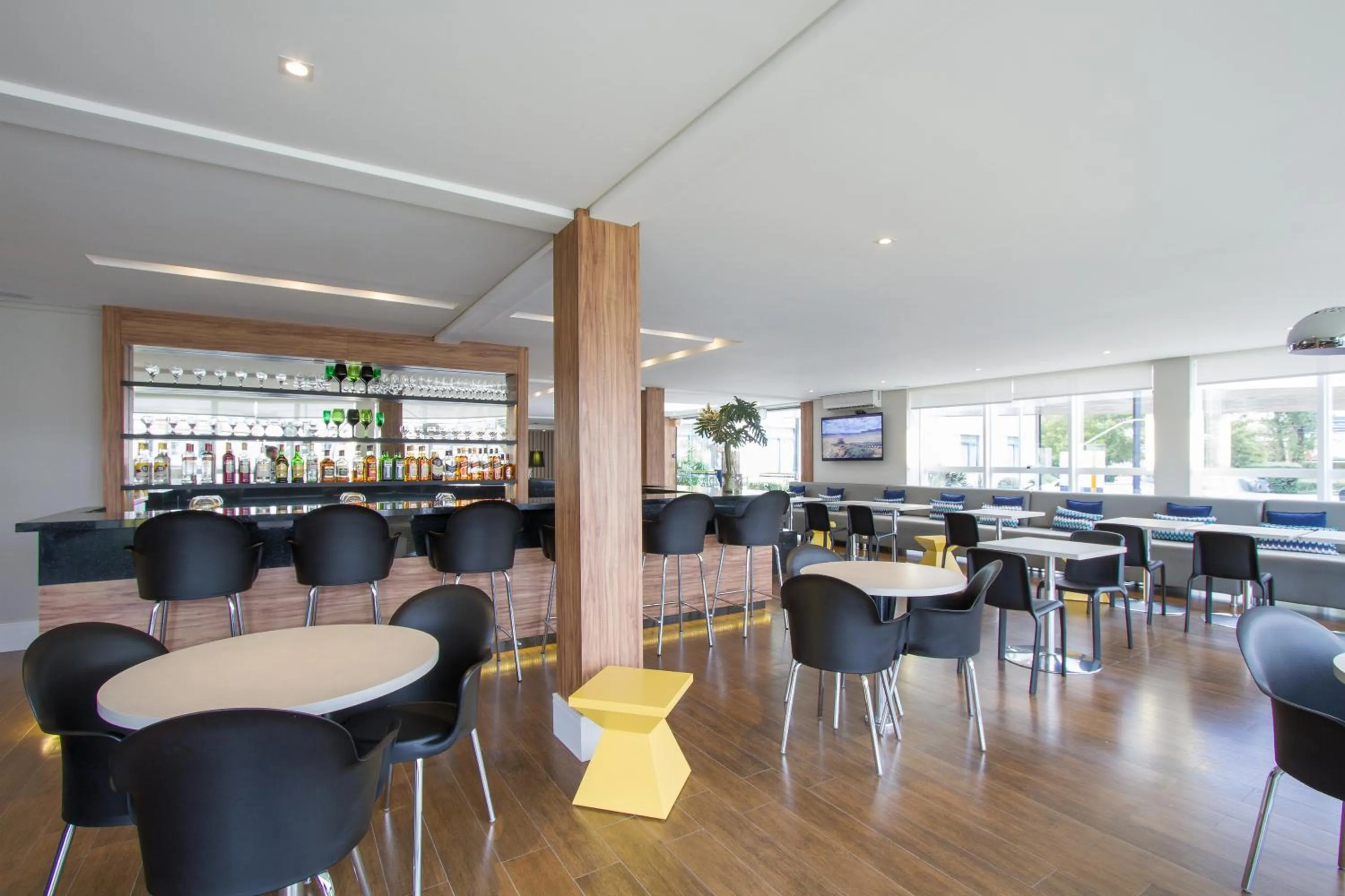 Restaurant/places to eat in Hotel Le Canard Lages