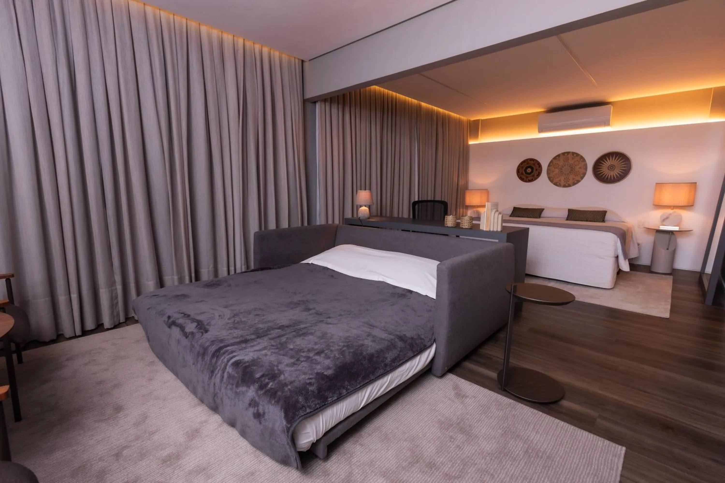 Living room, Bed in Hotel Le Canard Lages