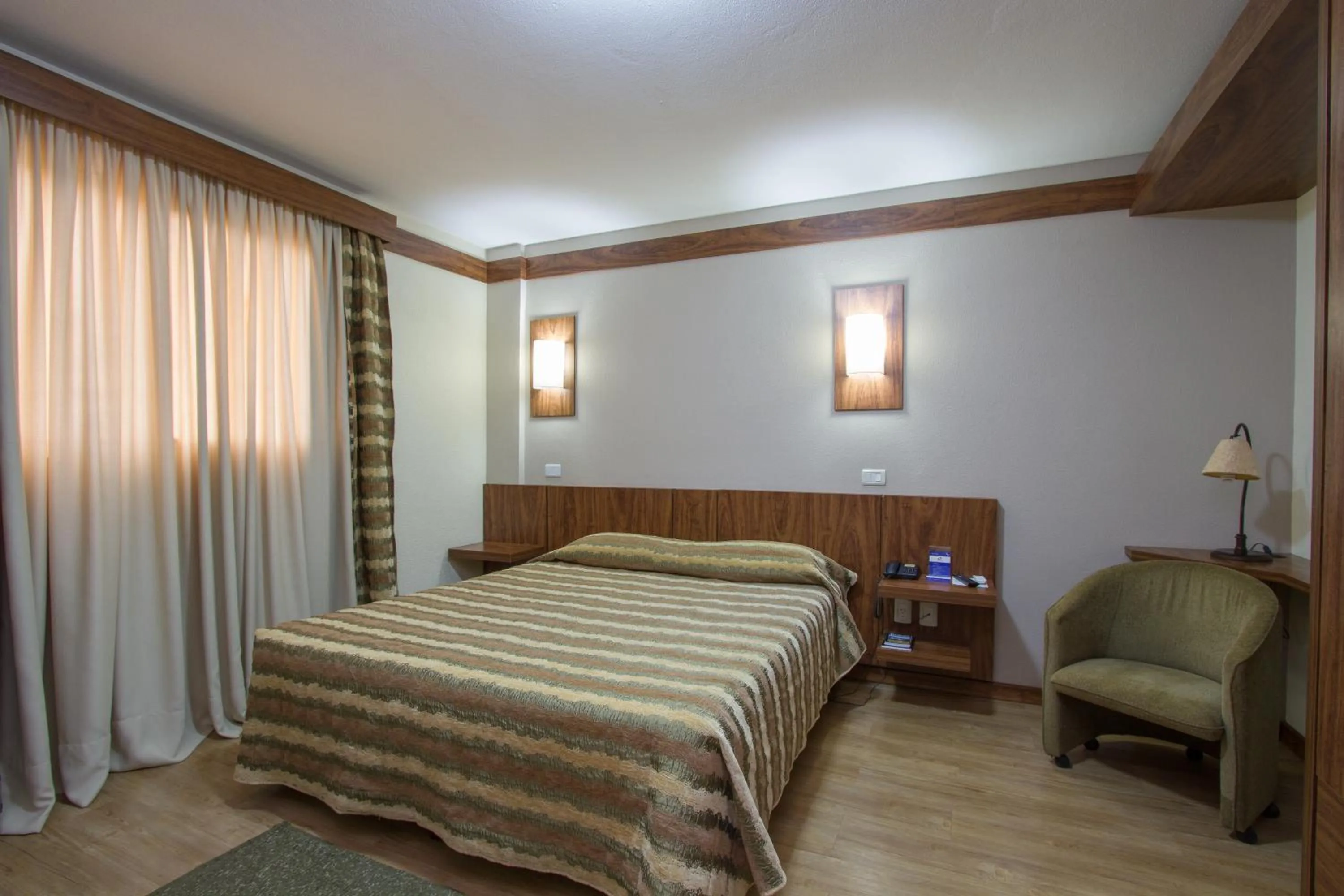 Photo of the whole room, Bed in Hotel Le Canard Lages